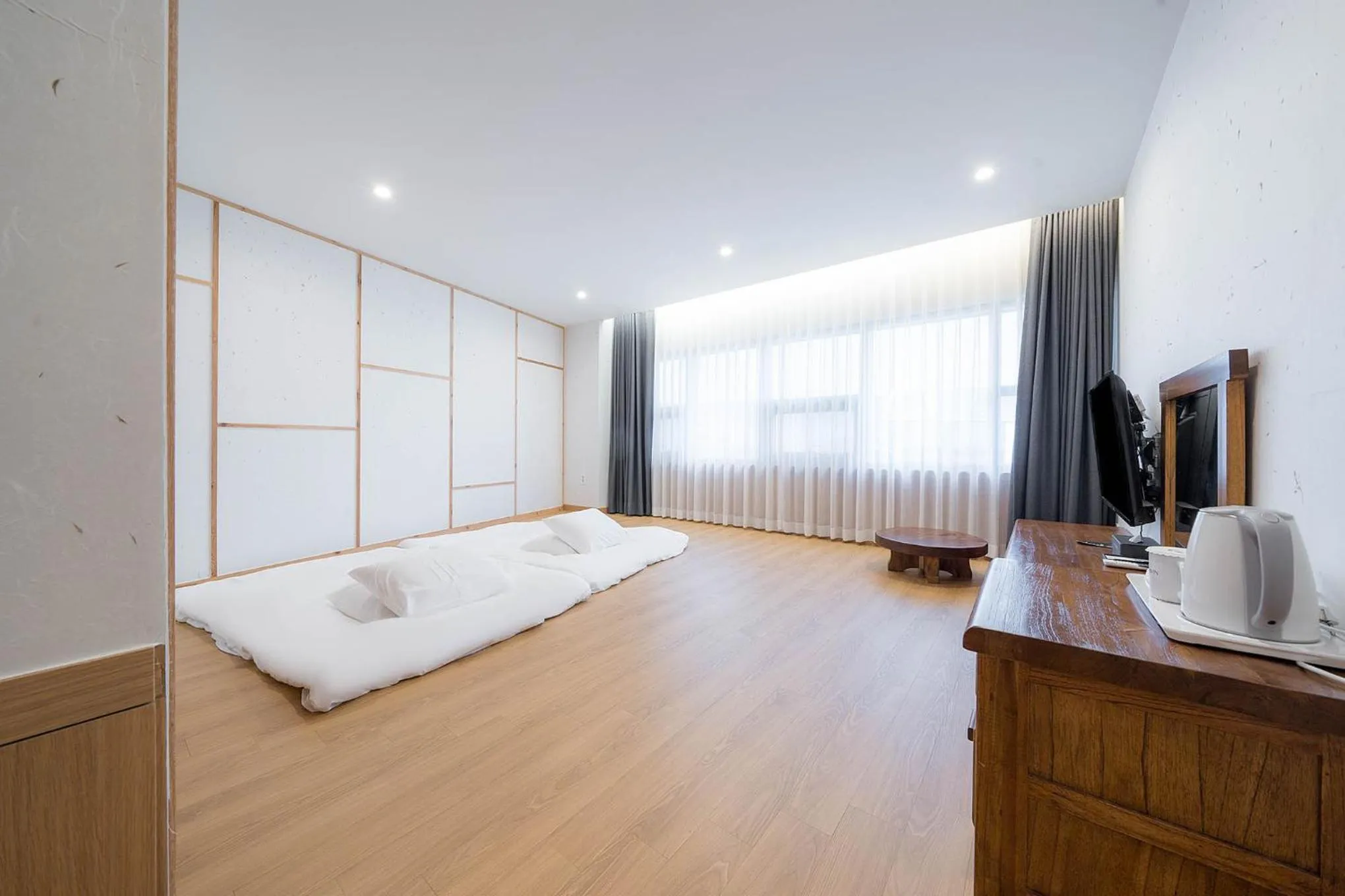 TV and multimedia, Bed in Davin Hotel