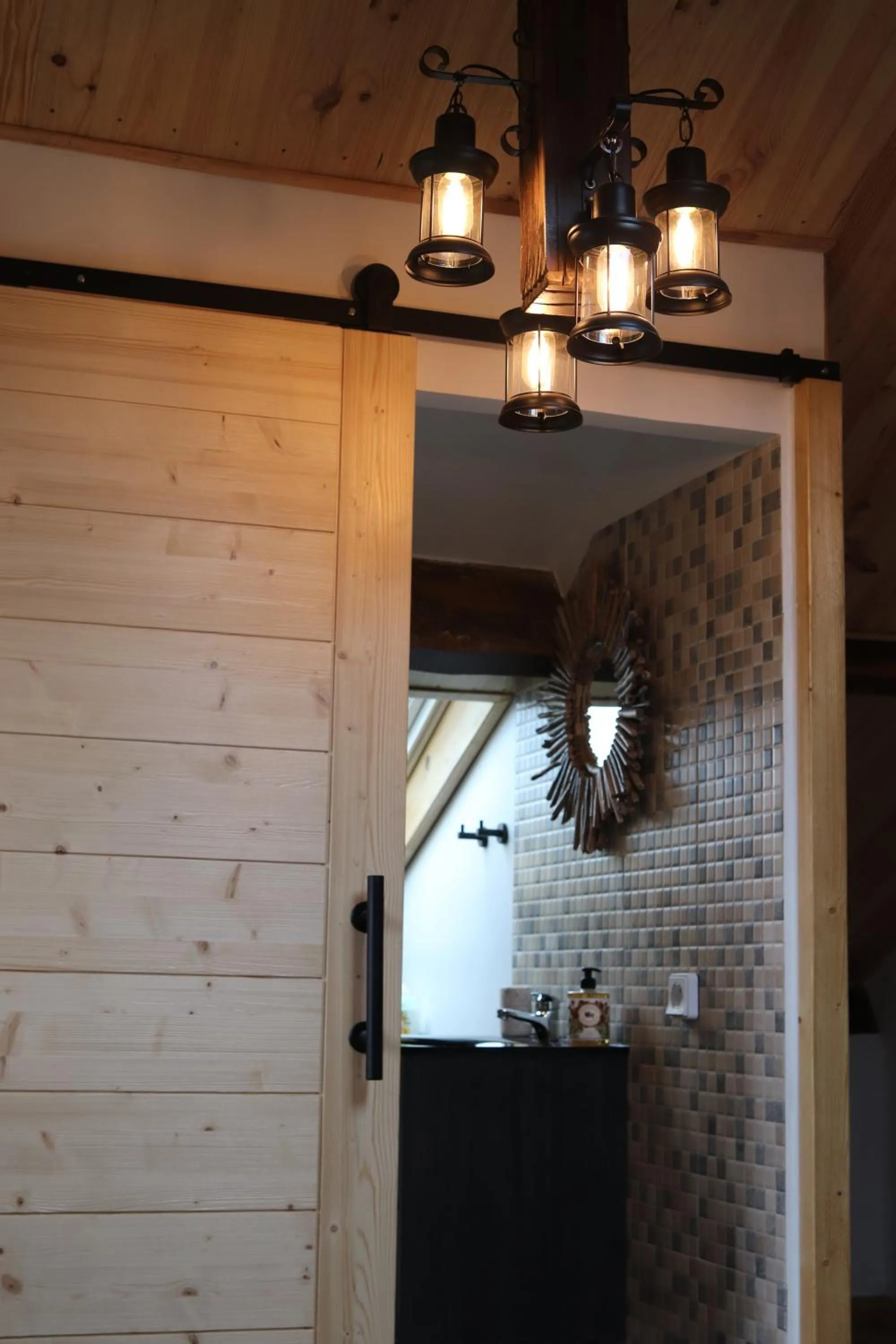 Bathroom in Chambres d'hôtes "HOR DAGO" près de la gare d'Hendaye avec le petit-déjeuner