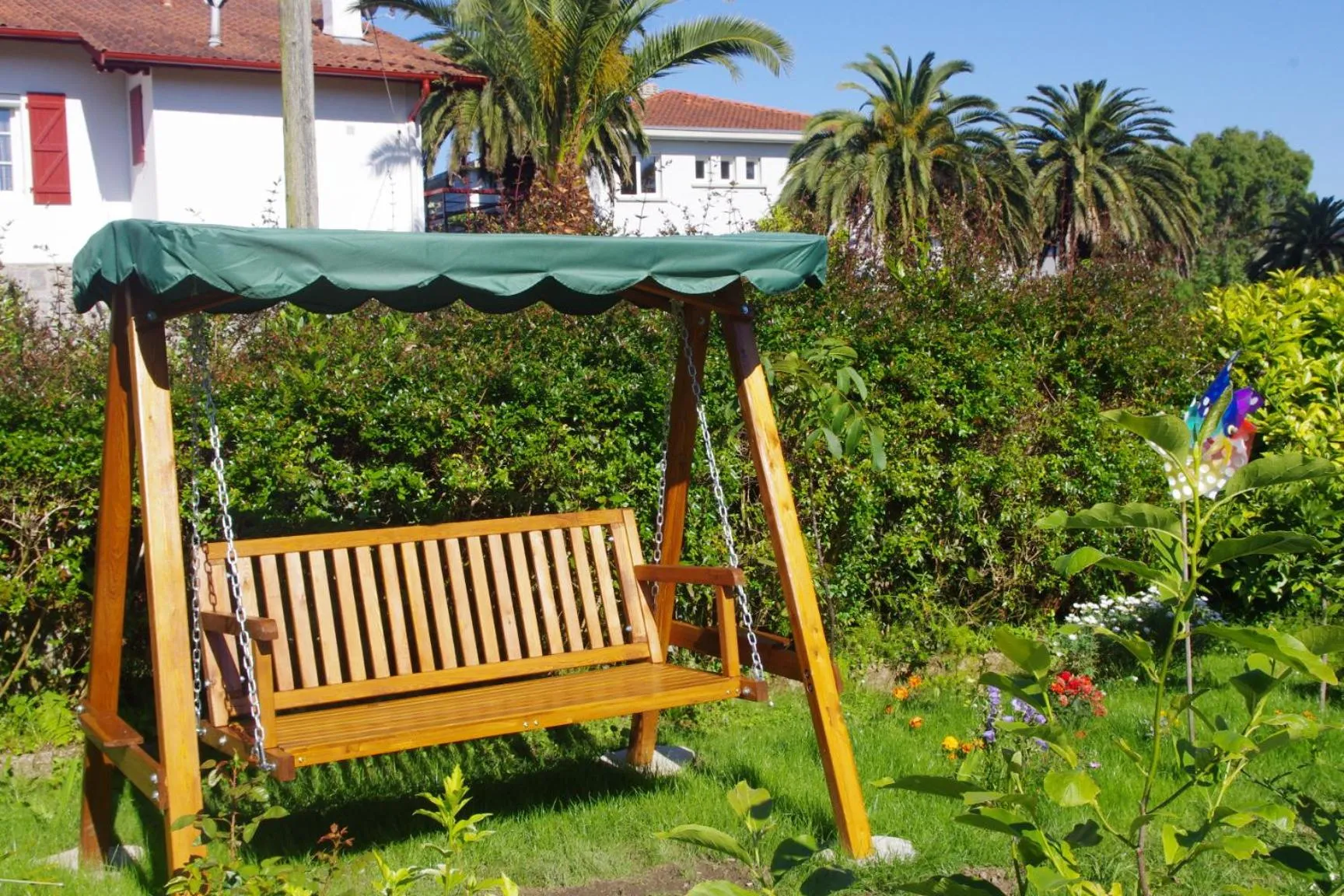 Garden in Chambres d'hôtes "HOR DAGO" près de la gare d'Hendaye avec le petit-déjeuner