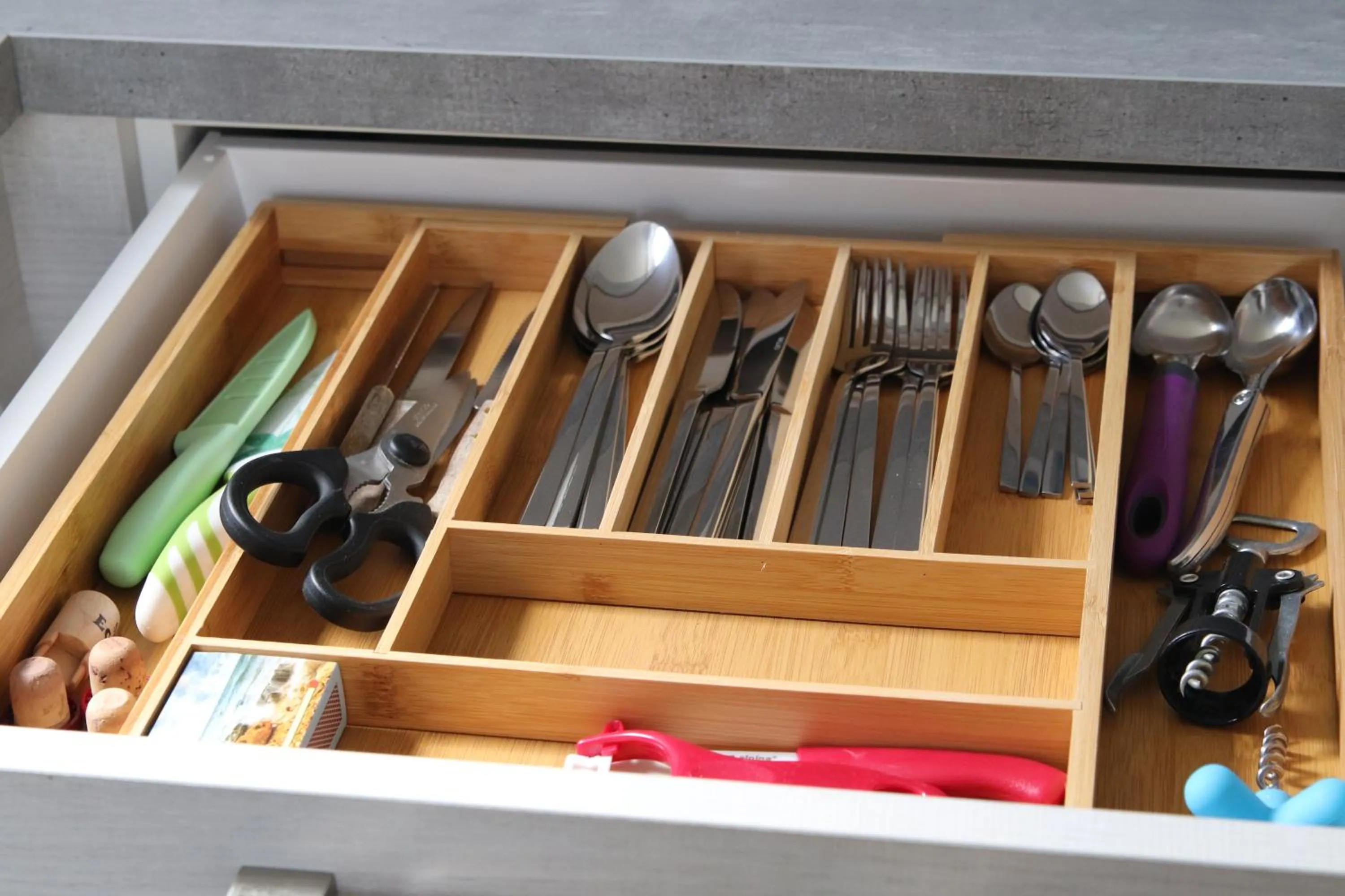 Communal kitchen in Chambres d'hôtes "HOR DAGO" près de la gare d'Hendaye avec le petit-déjeuner
