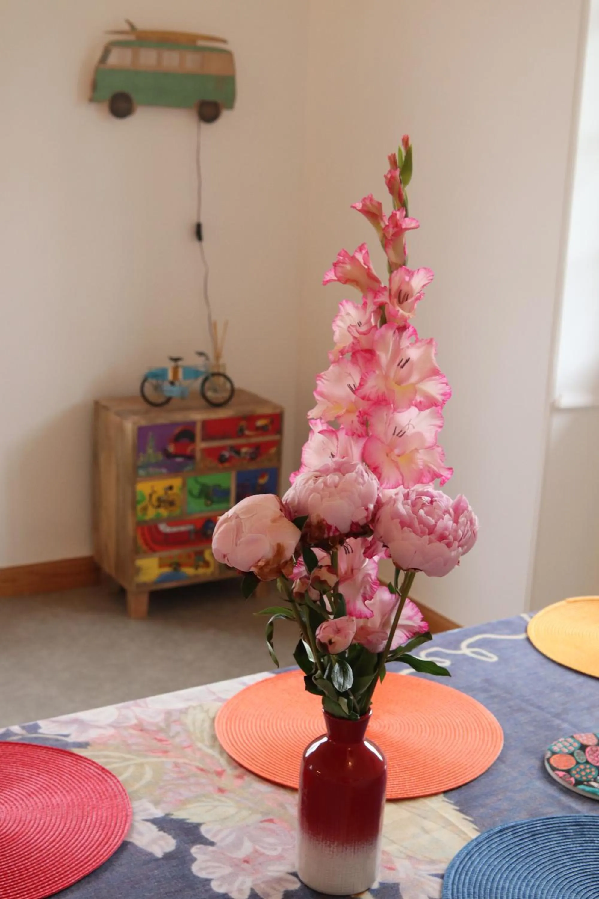 Living room in Chambres d'hôtes "HOR DAGO" près de la gare d'Hendaye avec le petit-déjeuner
