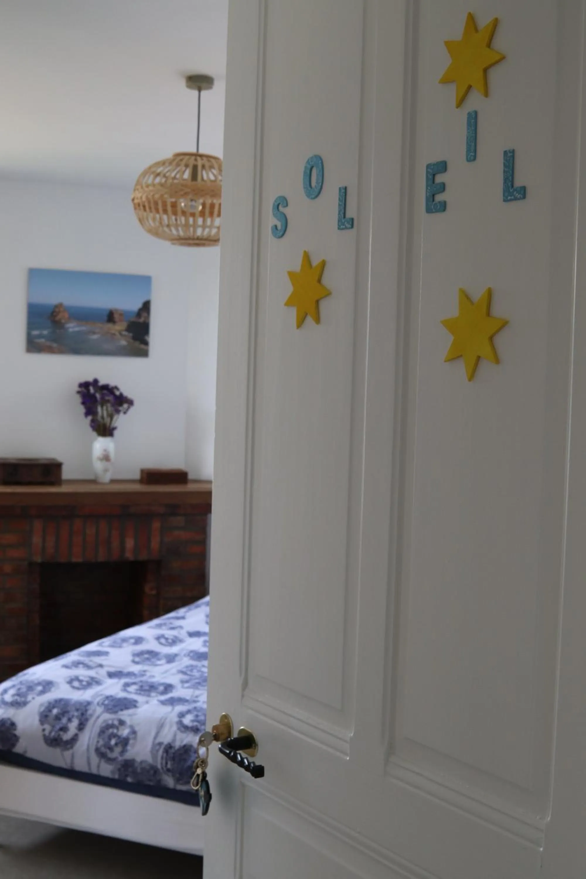 Bed in Chambres d'hôtes "HOR DAGO" près de la gare d'Hendaye avec le petit-déjeuner