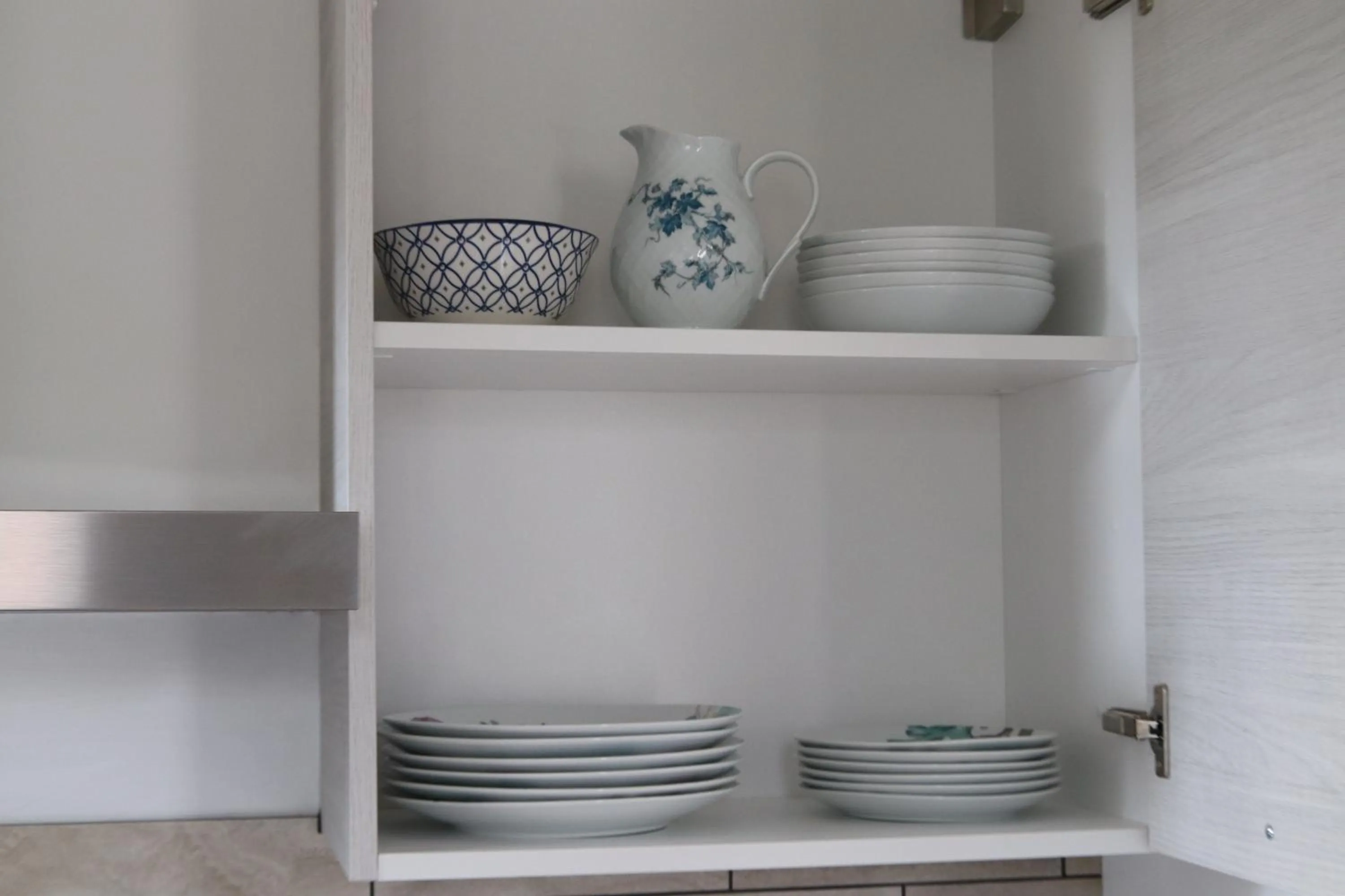 Communal kitchen in Chambres d'hôtes "HOR DAGO" près de la gare d'Hendaye avec le petit-déjeuner