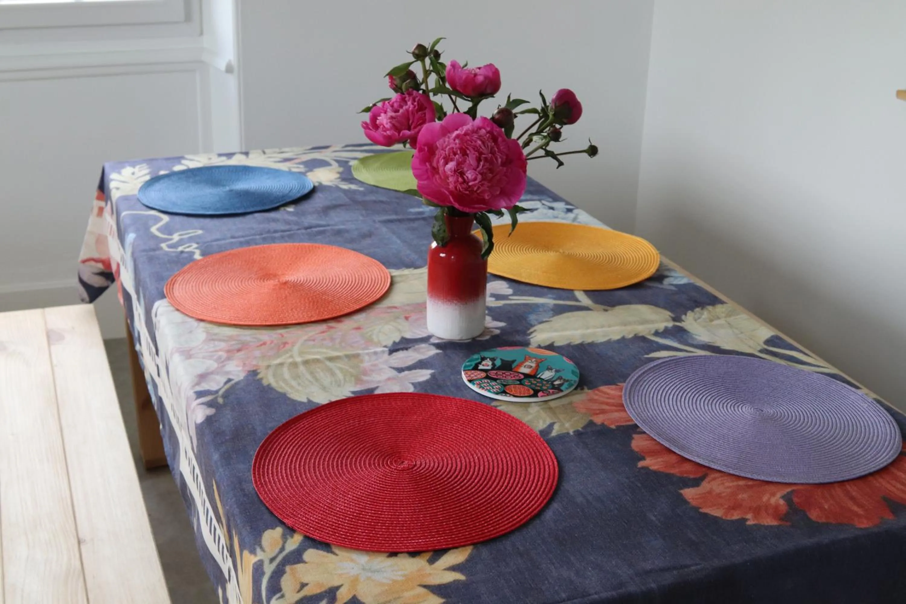 Dining area in Chambres d'hôtes "HOR DAGO" près de la gare d'Hendaye avec le petit-déjeuner