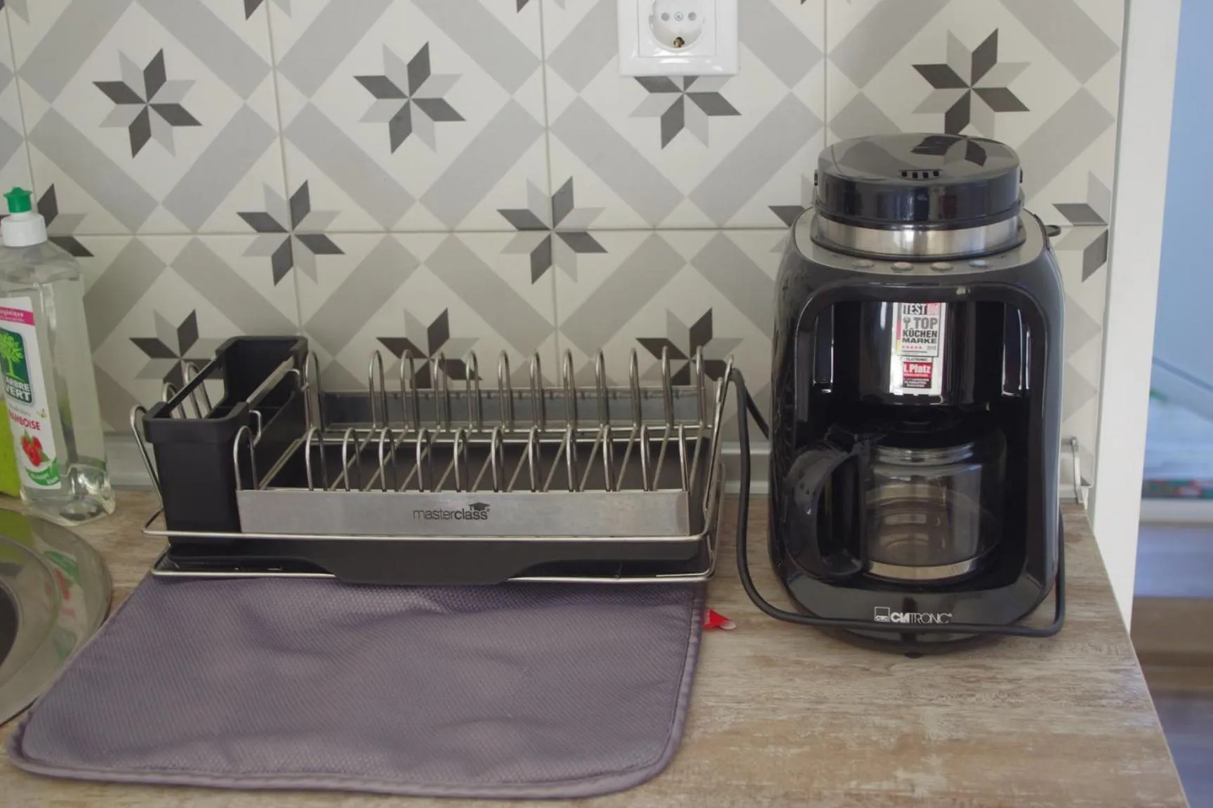 Coffee/tea facilities in Chambres d'hôtes "HOR DAGO" près de la gare d'Hendaye avec le petit-déjeuner