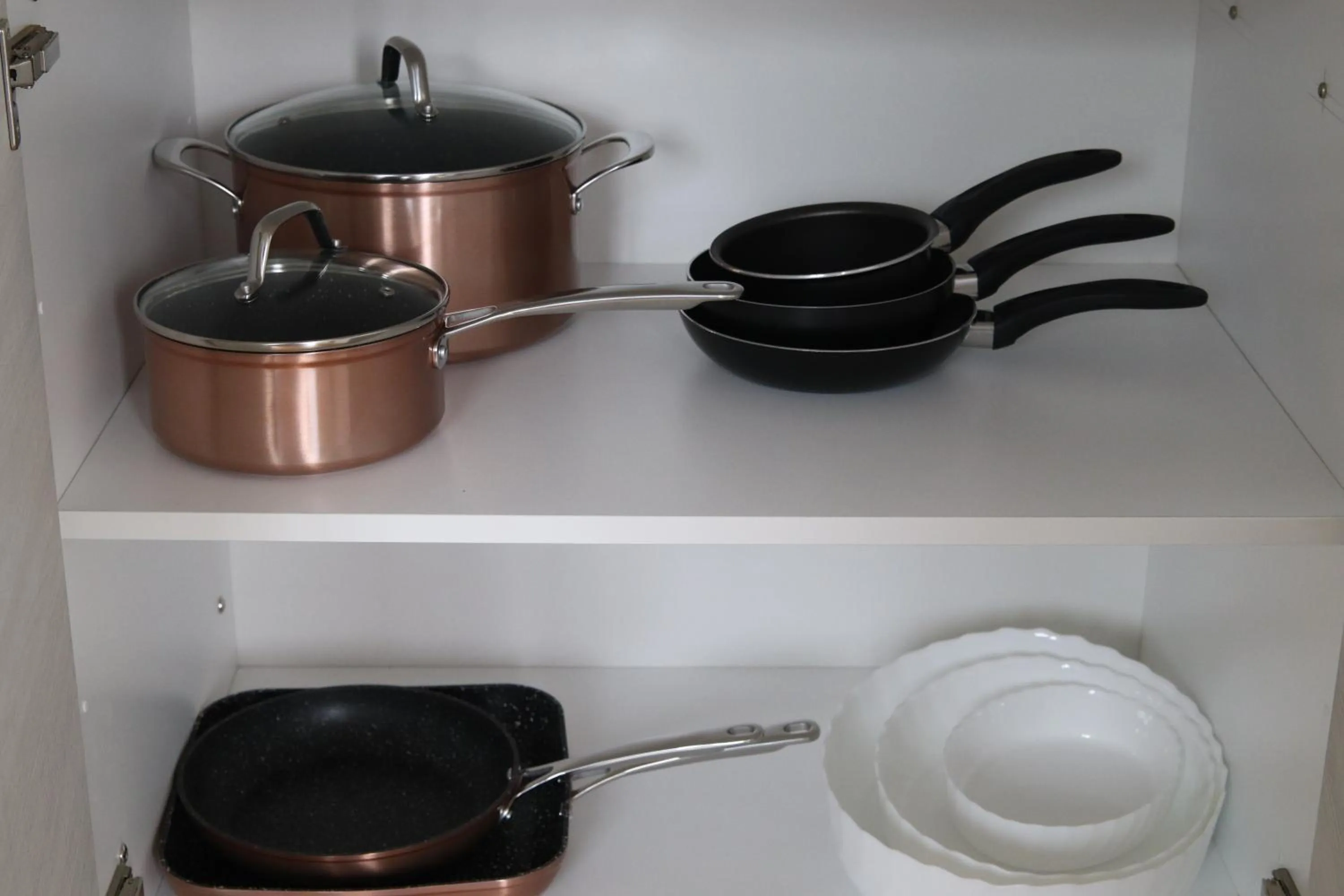 Communal kitchen in Chambres d'hôtes "HOR DAGO" près de la gare d'Hendaye avec le petit-déjeuner