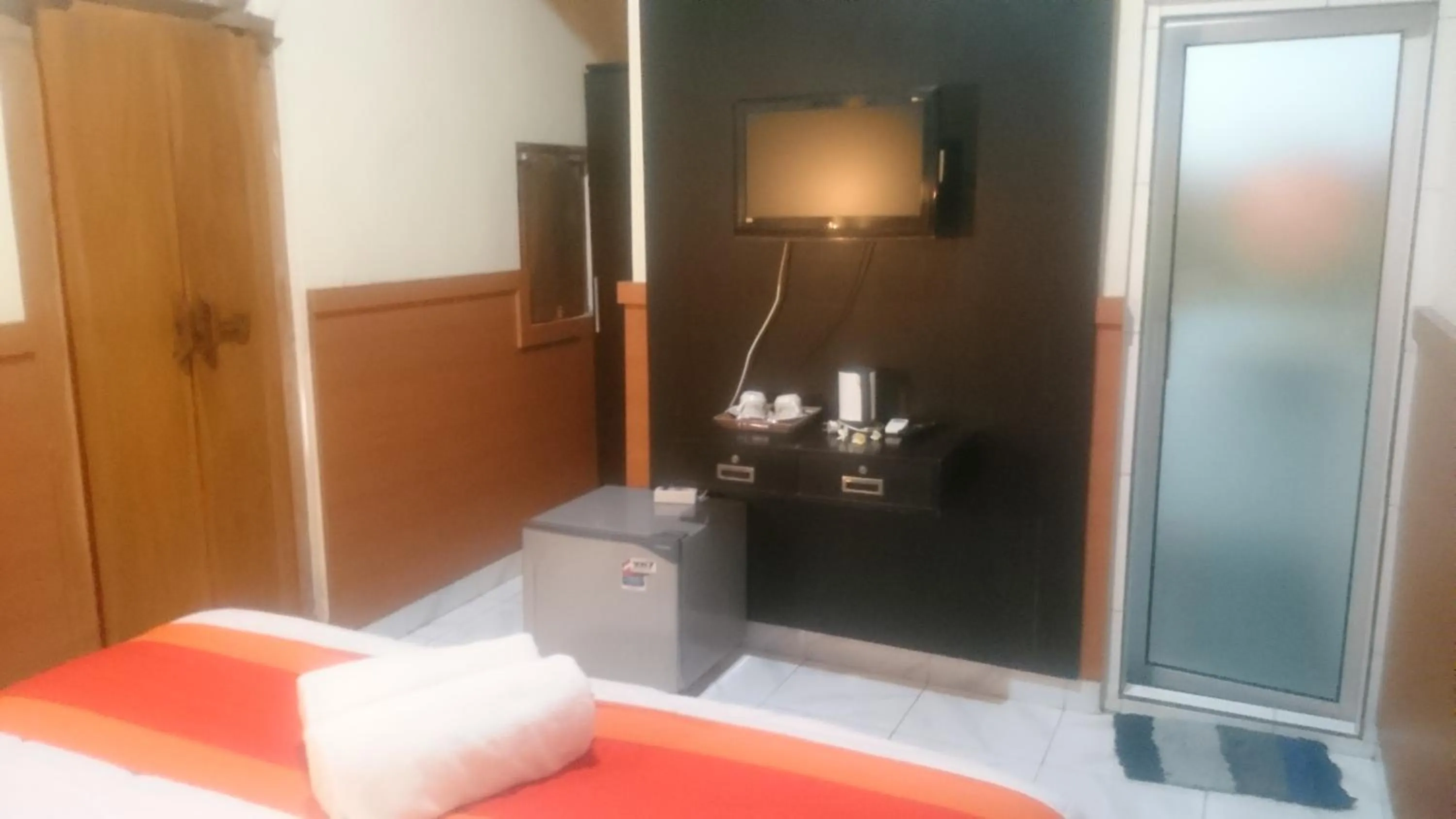 Photo of the whole room in Agus Beach Inn