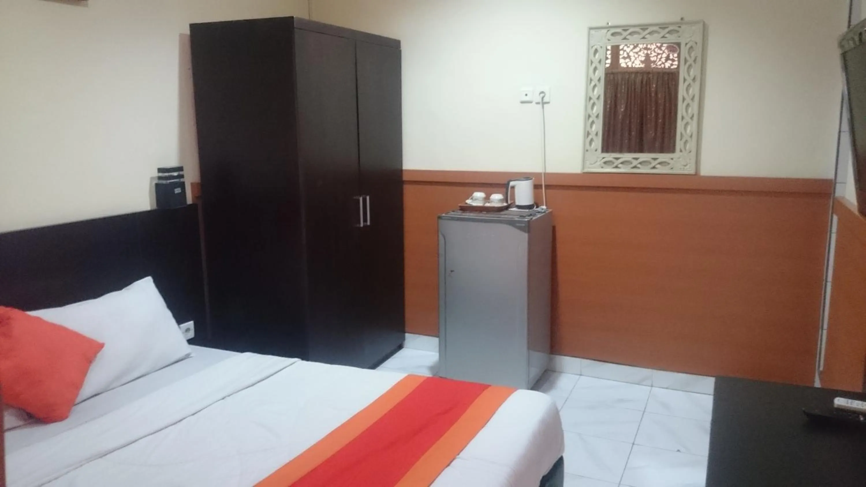 Photo of the whole room in Agus Beach Inn