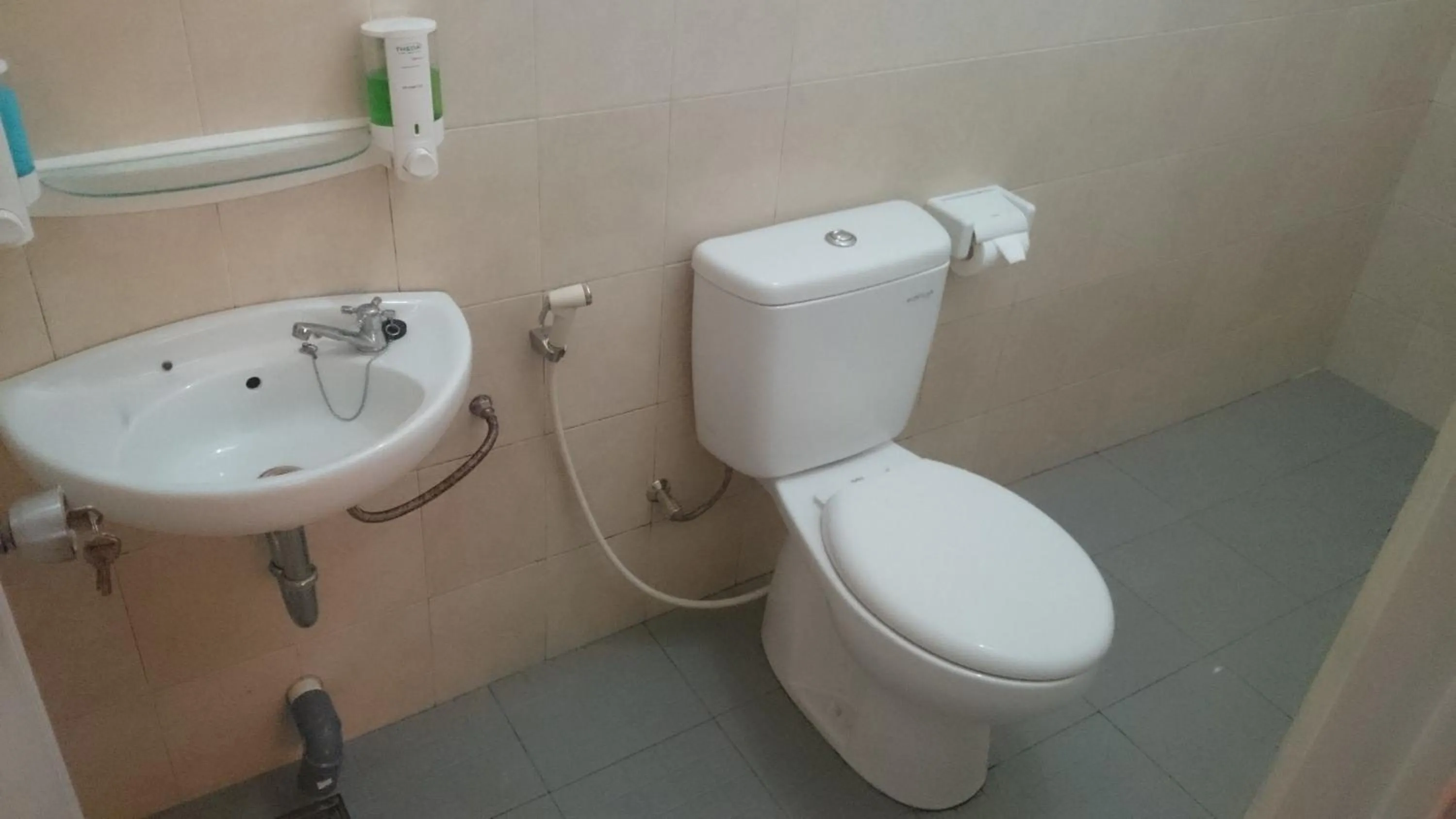 Bathroom in Agus Beach Inn