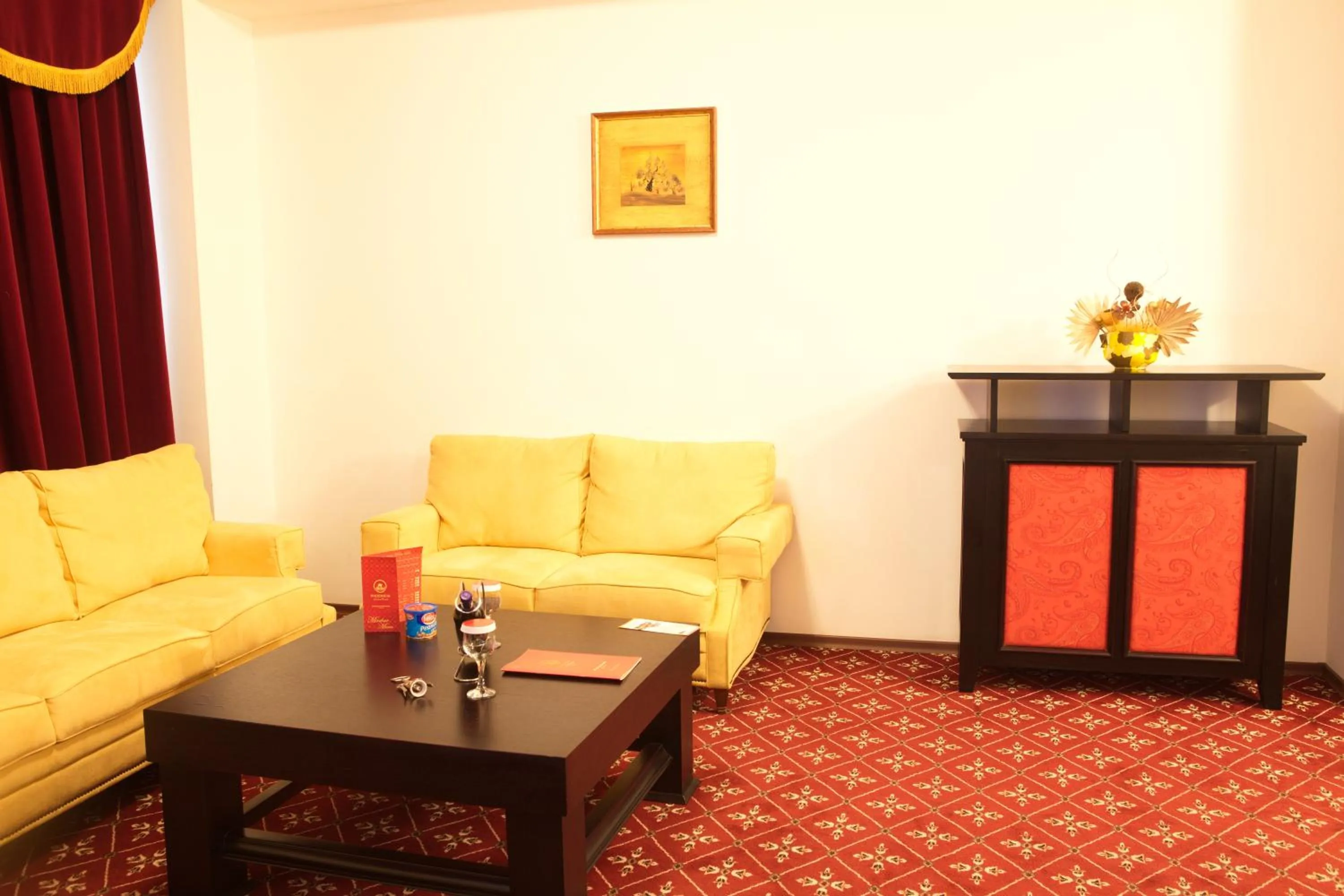 Living room in Phoenicia Grand Hotel