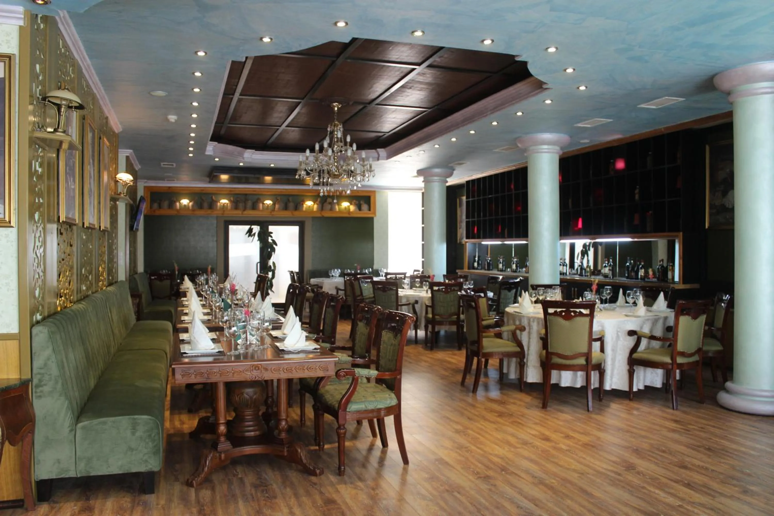 Restaurant/places to eat in Phoenicia Grand Hotel