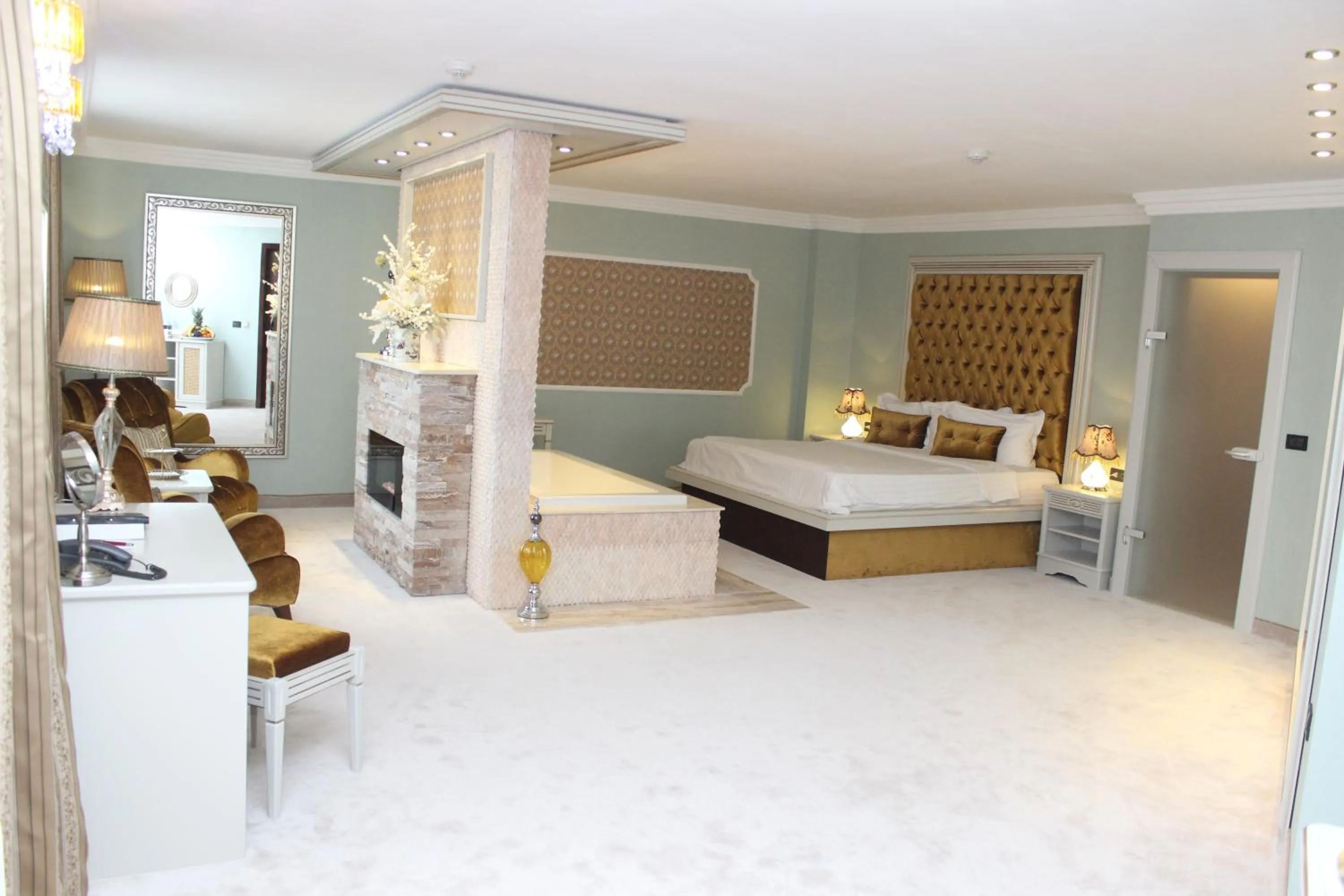 Coffee/tea facilities, Bed in Phoenicia Grand Hotel