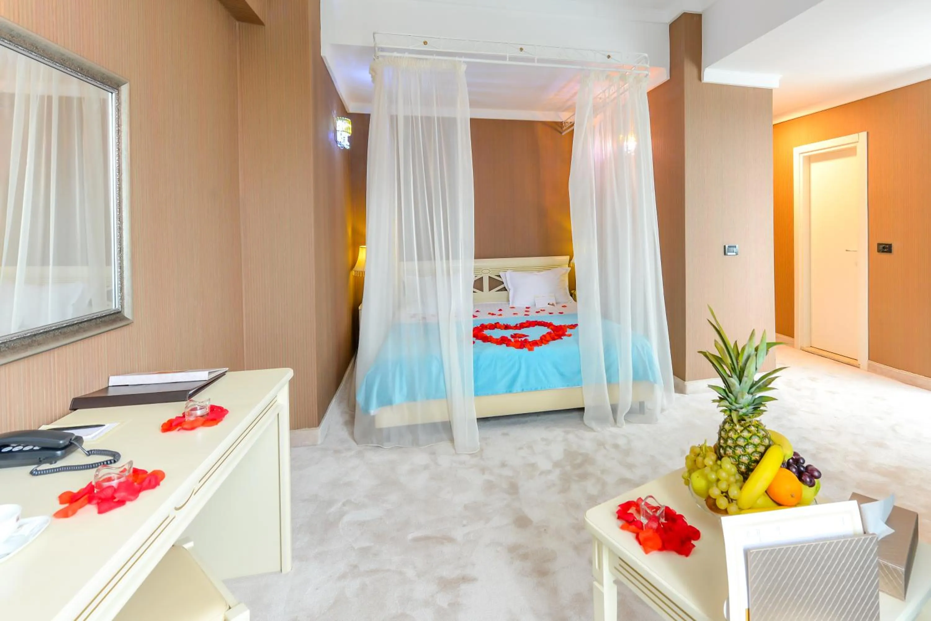 Banquet/Function facilities, Bed in Phoenicia Grand Hotel