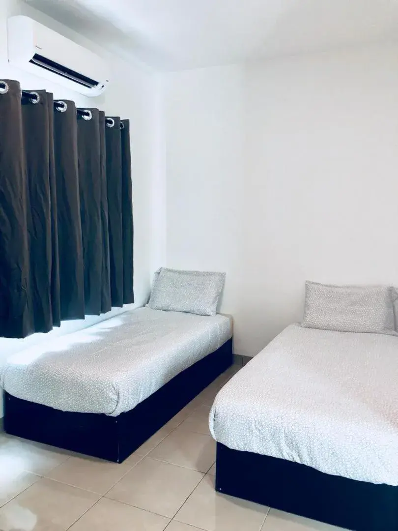 Twin Room with Private Bathroom in LunaStay (Shared Common Area) Twin Room with Private Bathroom in LunaStay (Shared Common Area)