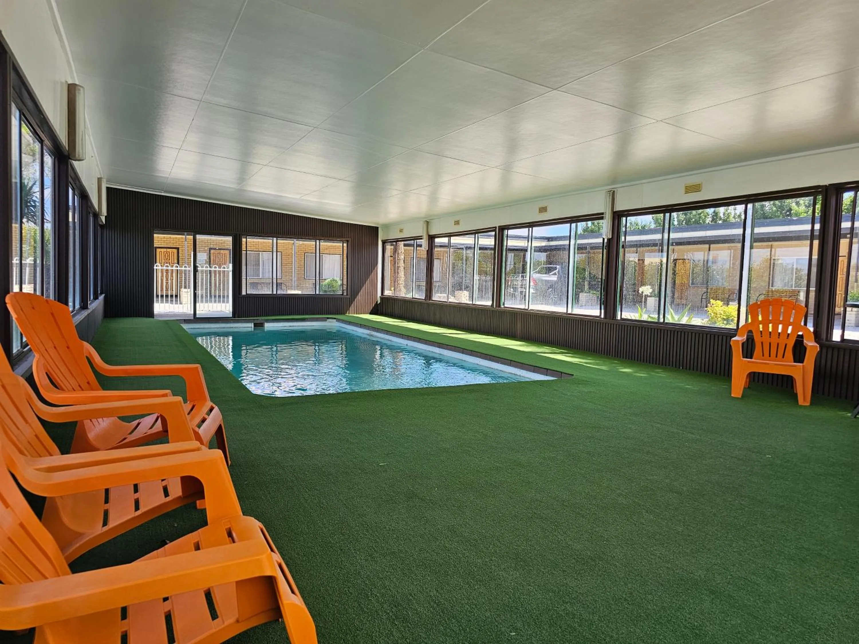 Swimming pool in Majestic Motel