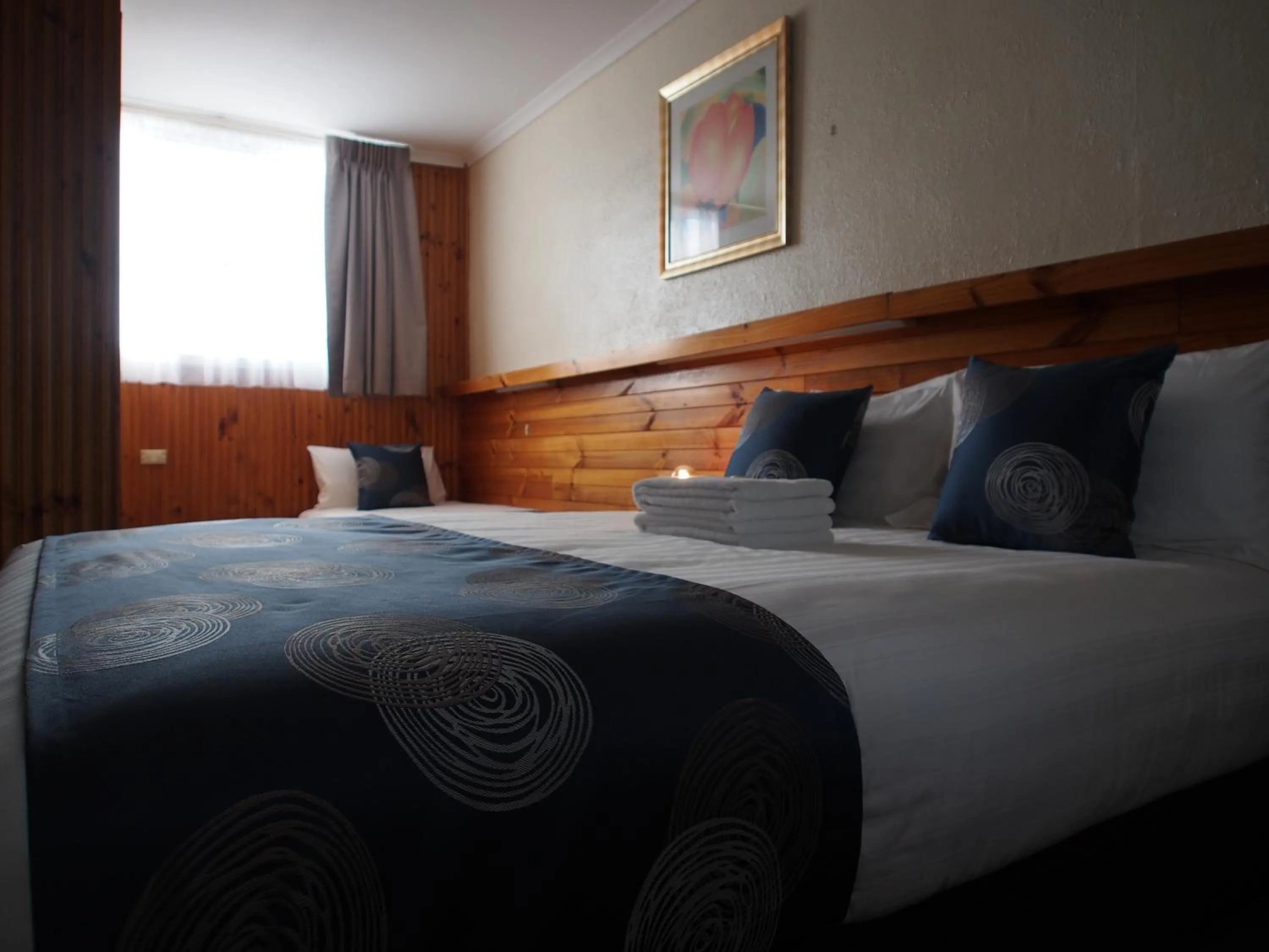 Bed in Majestic Motel