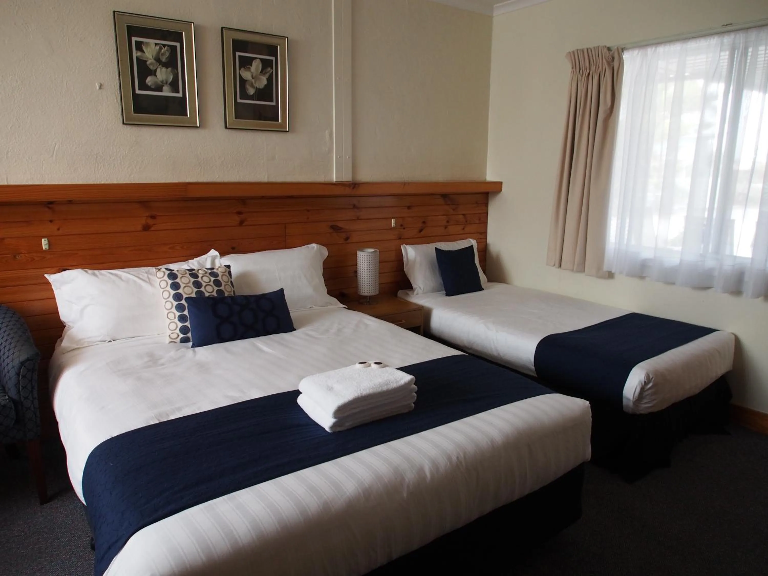 Photo of the whole room, Bed in Majestic Motel