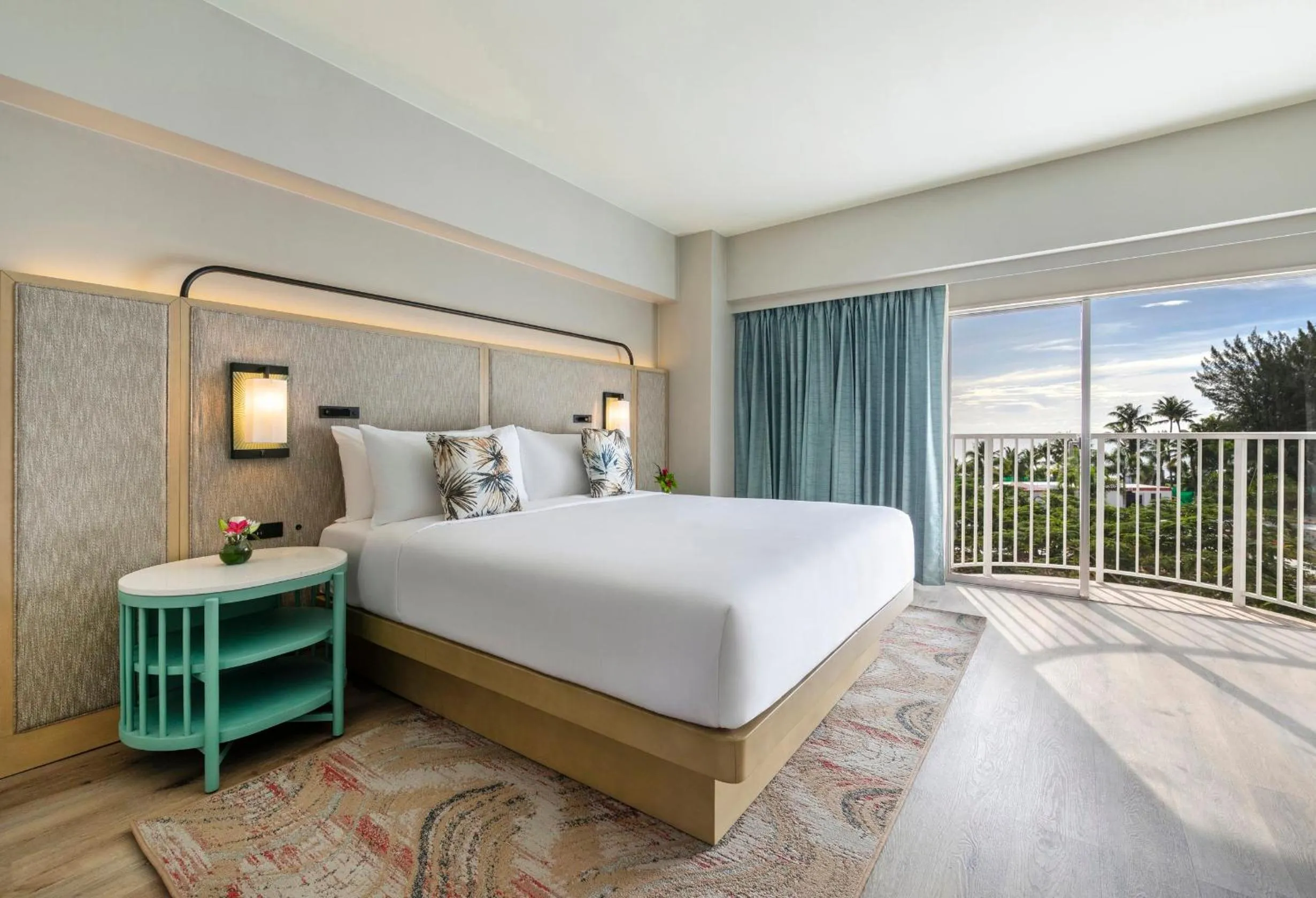 Photo of the whole room, Bed in Crowne Plaza Resort Saipan