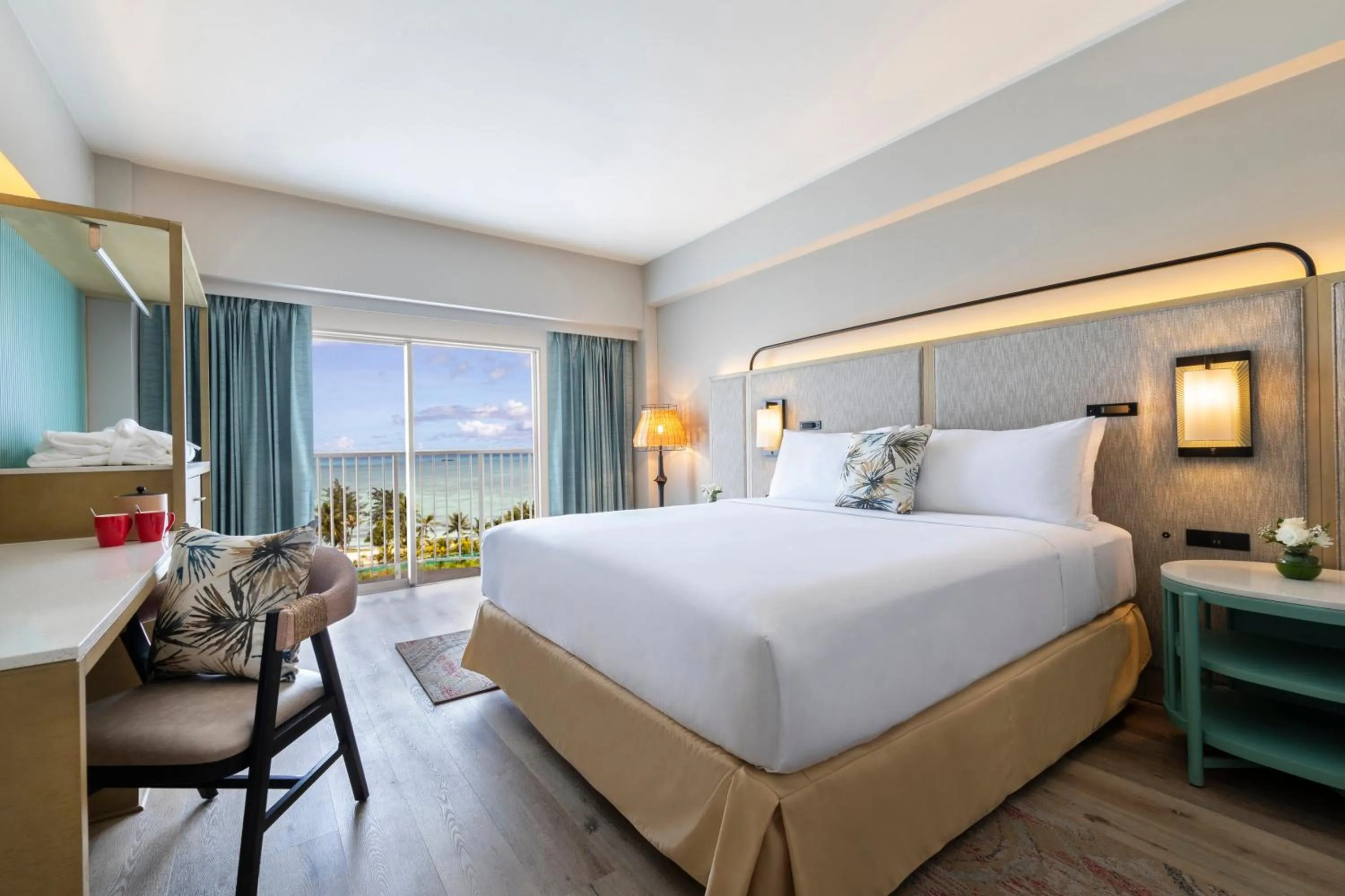Photo of the whole room, Bed in Crowne Plaza Resort Saipan