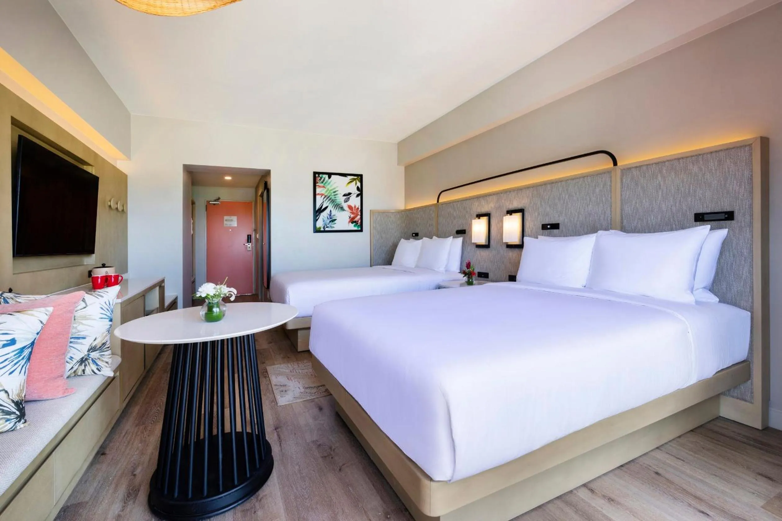 Photo of the whole room, Bed in Crowne Plaza Resort Saipan