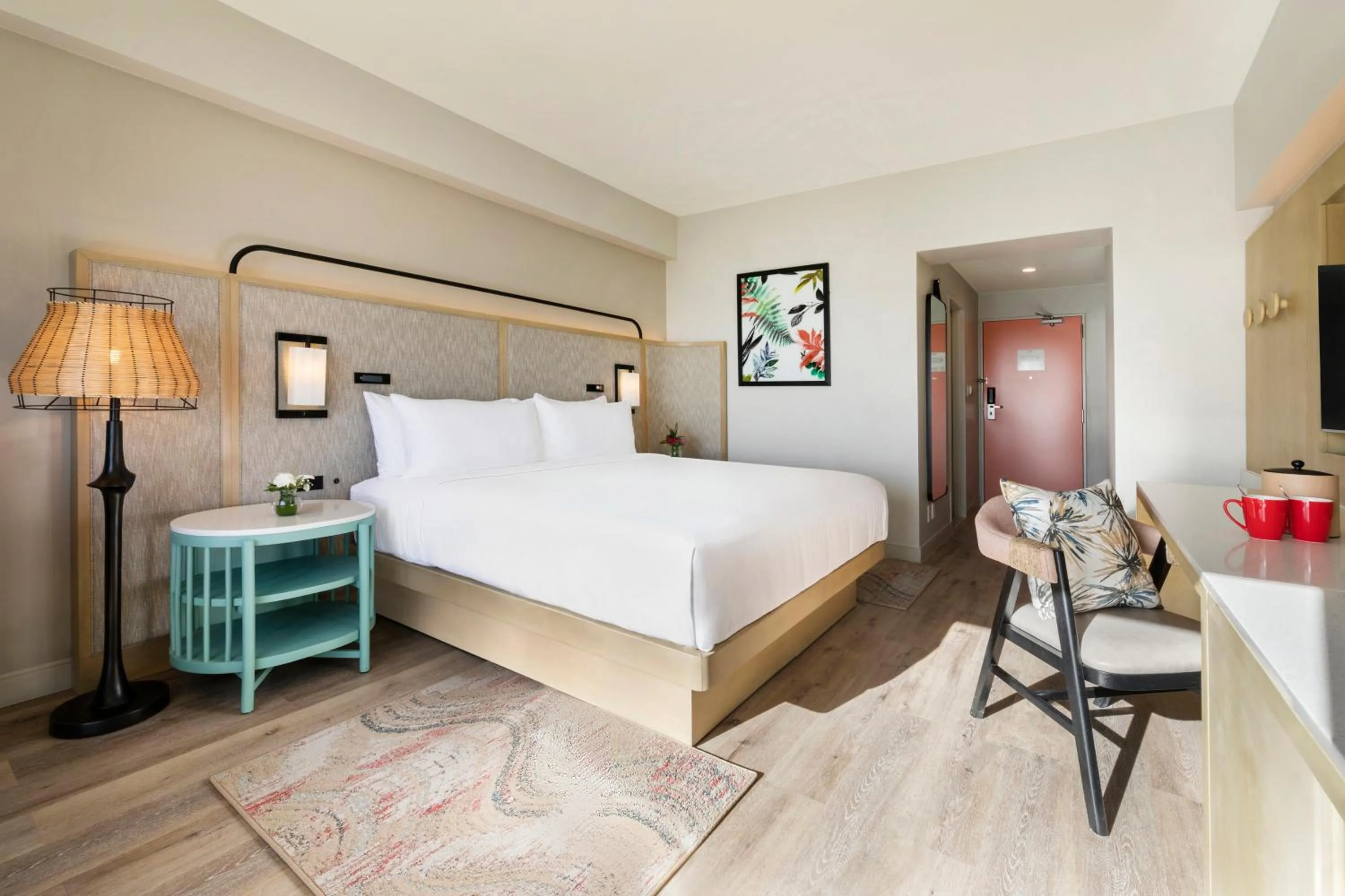 Bedroom, Bed in Crowne Plaza Resort Saipan