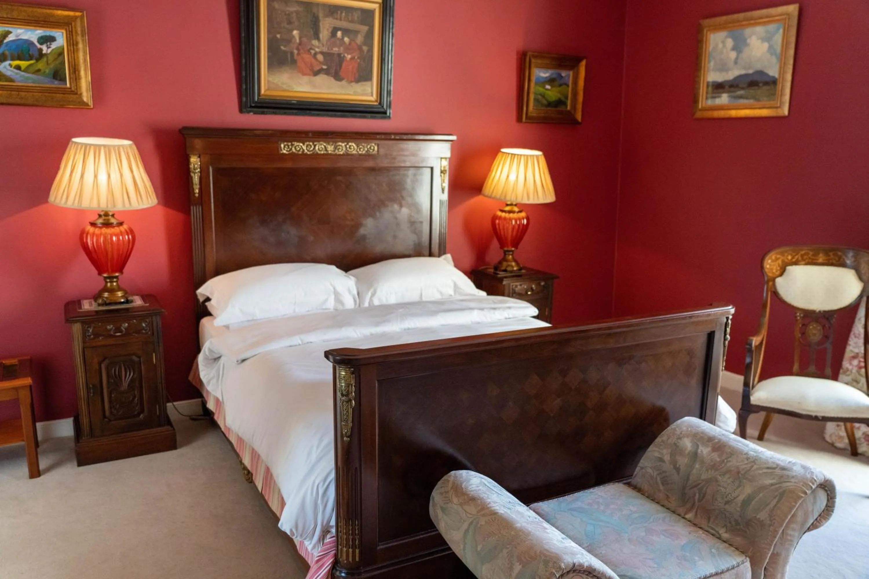 Bed in Castle Grove Country House Hotel