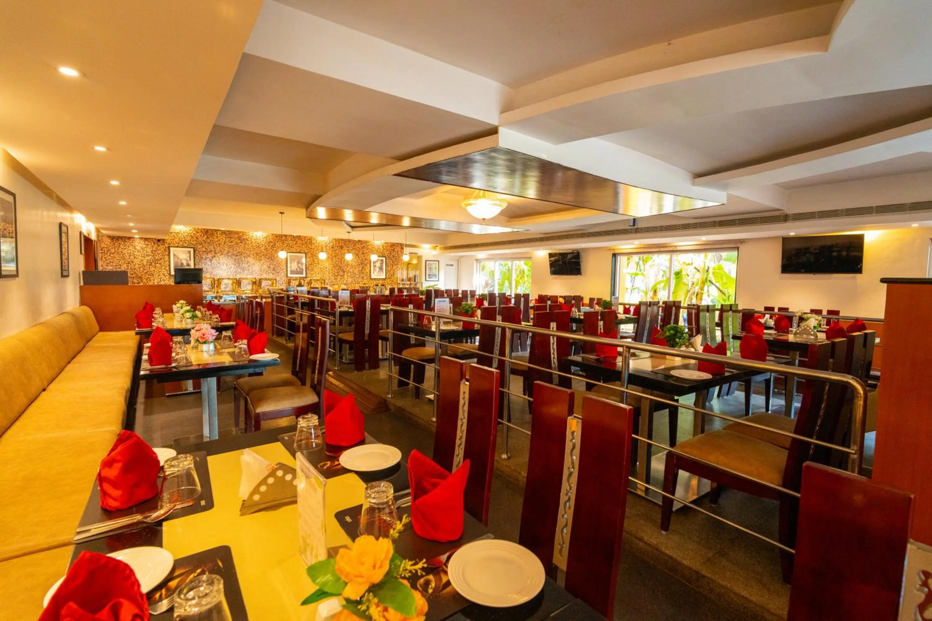 Restaurant/places to eat in MGM Vailankanni