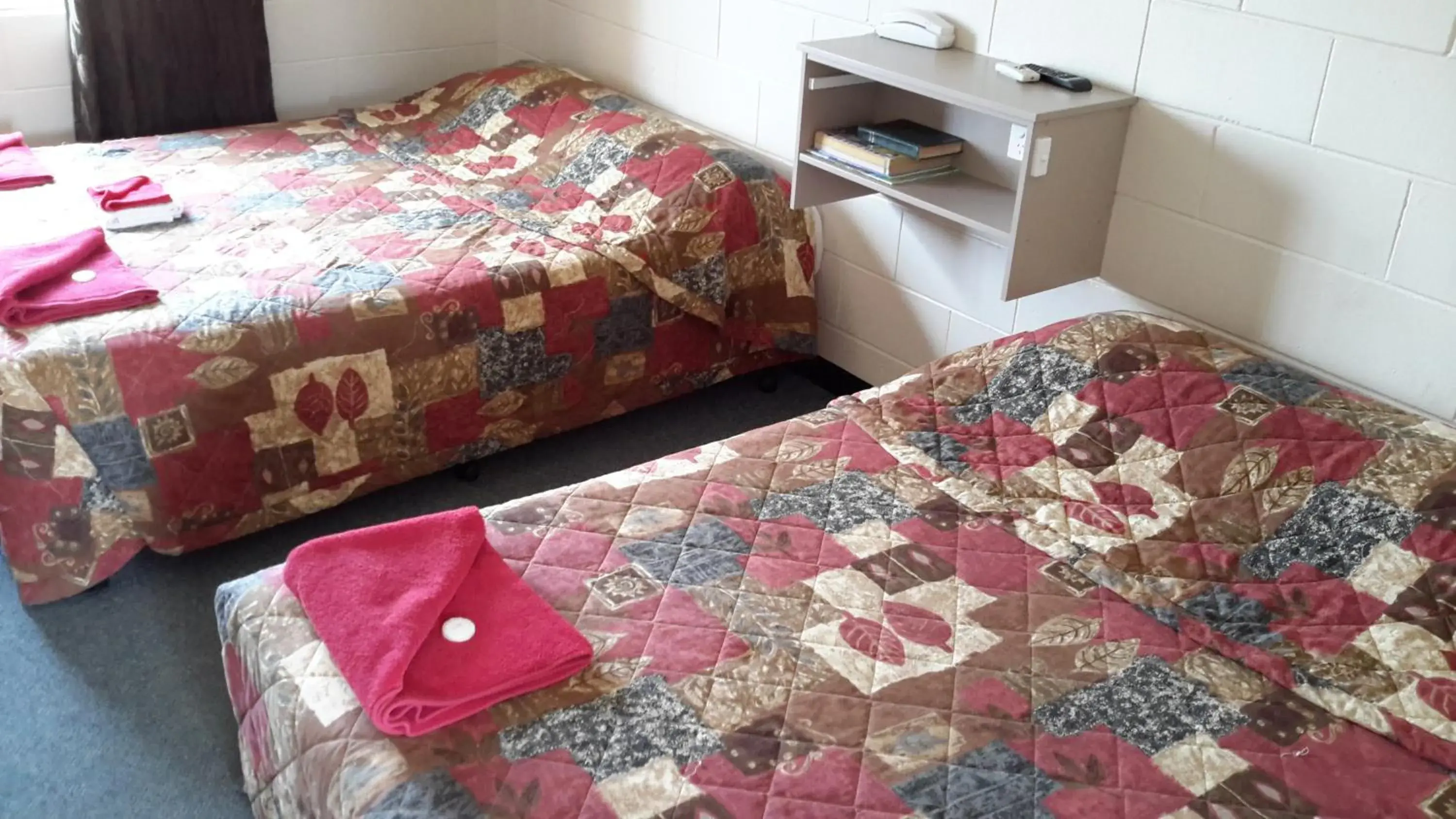 Standard Twin Room in Herbert Valley Motel Standard Twin Room in Herbert Valley Motel