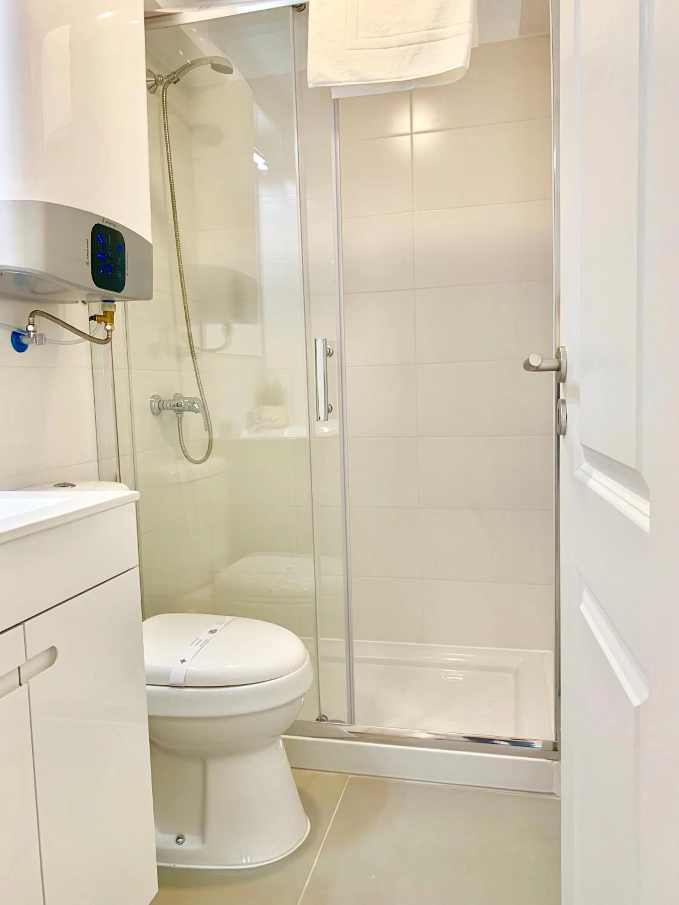 Shower in Apartments Center Santos