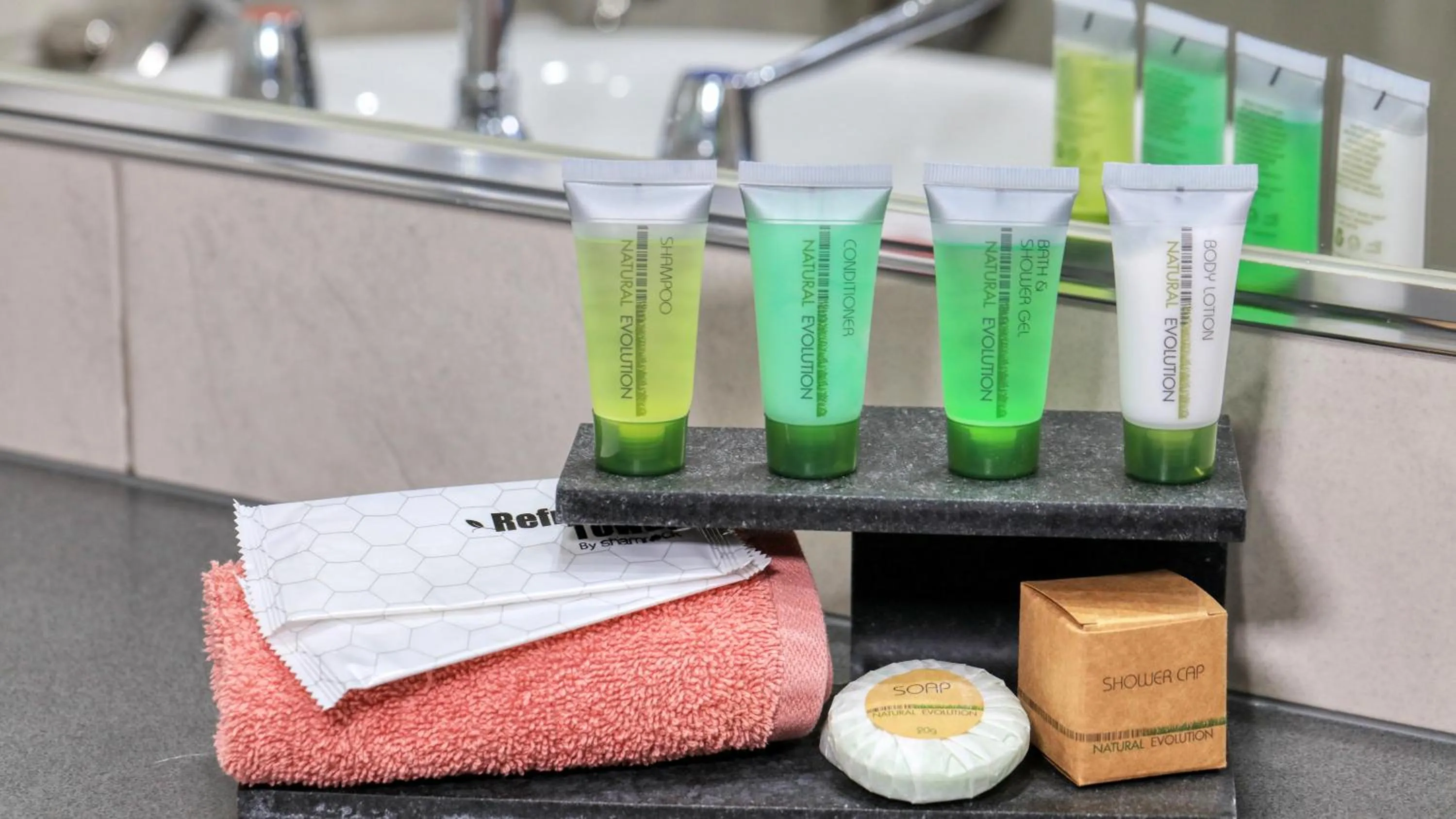Bathroom in Glider City Motel Benalla