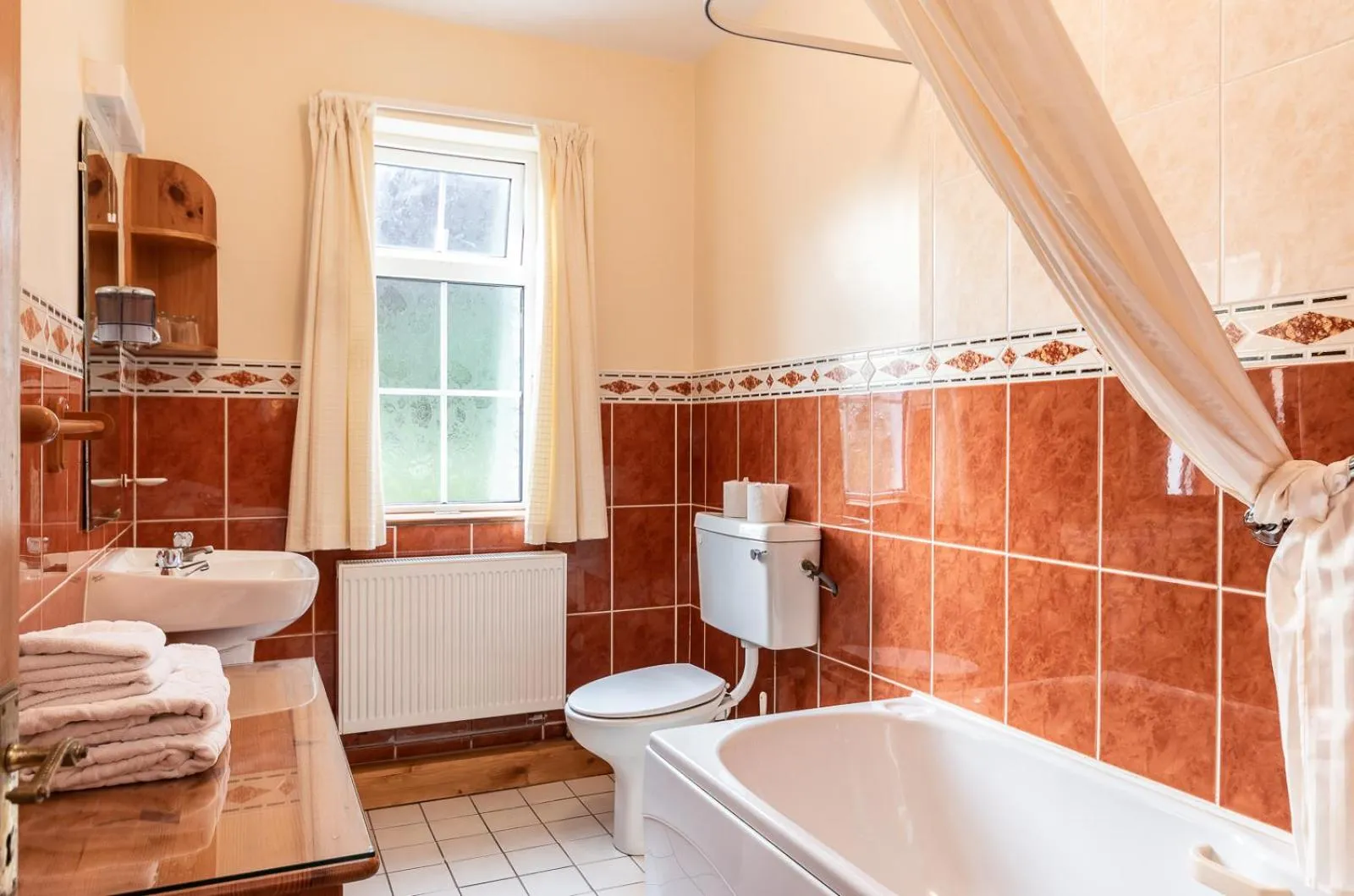 Toilet in An Bruachan B&B