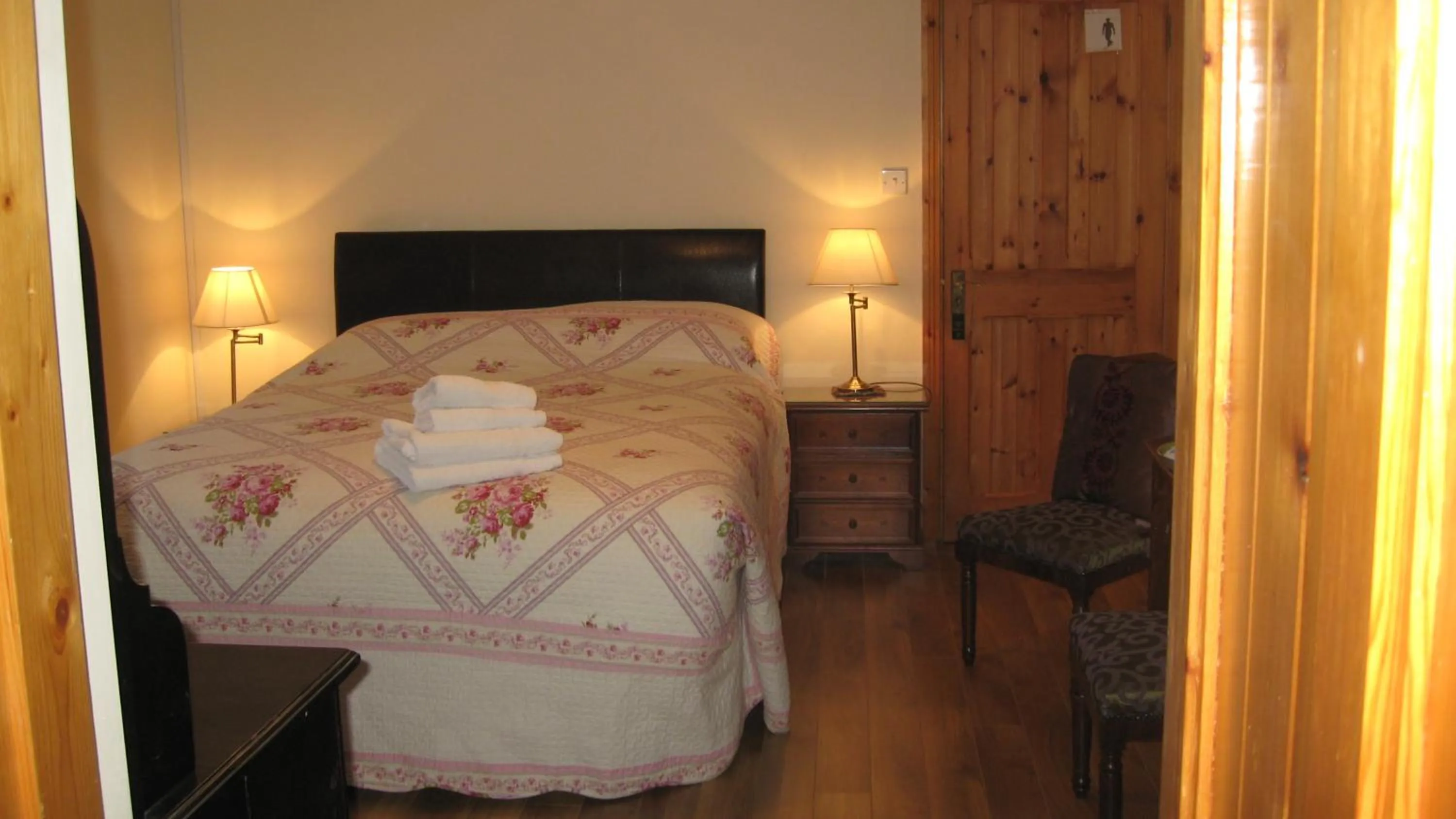 Library, Bed in An Bruachan B&B