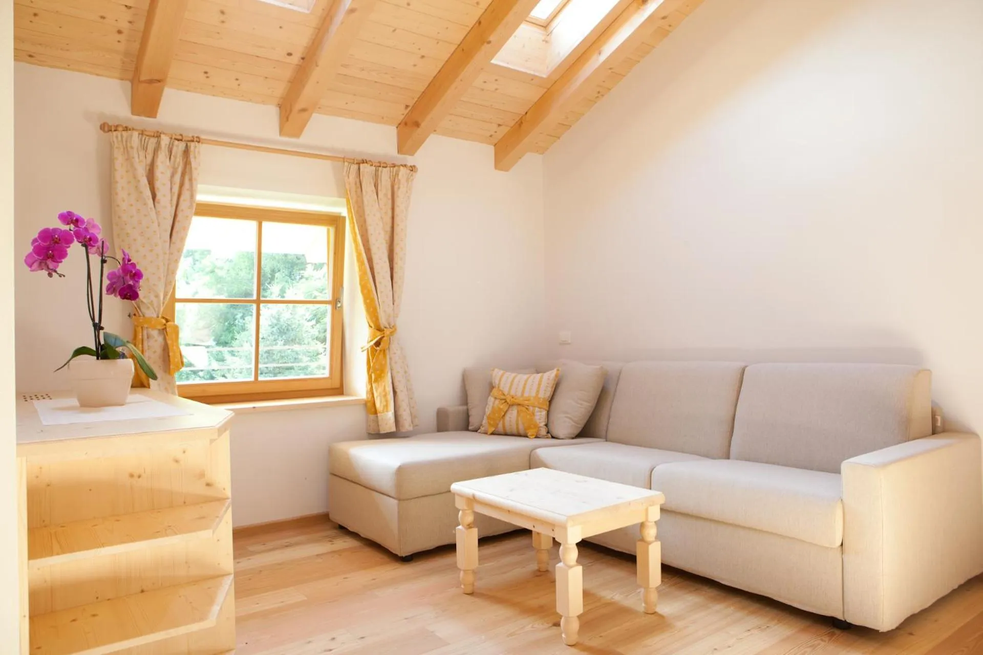 Communal lounge/ TV room in Coronata Haus