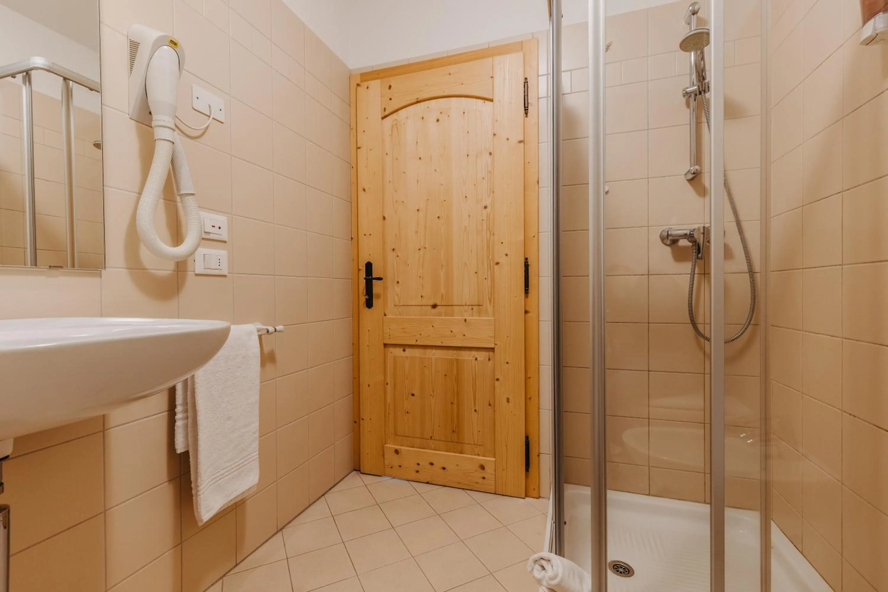 Shower in Coronata Haus