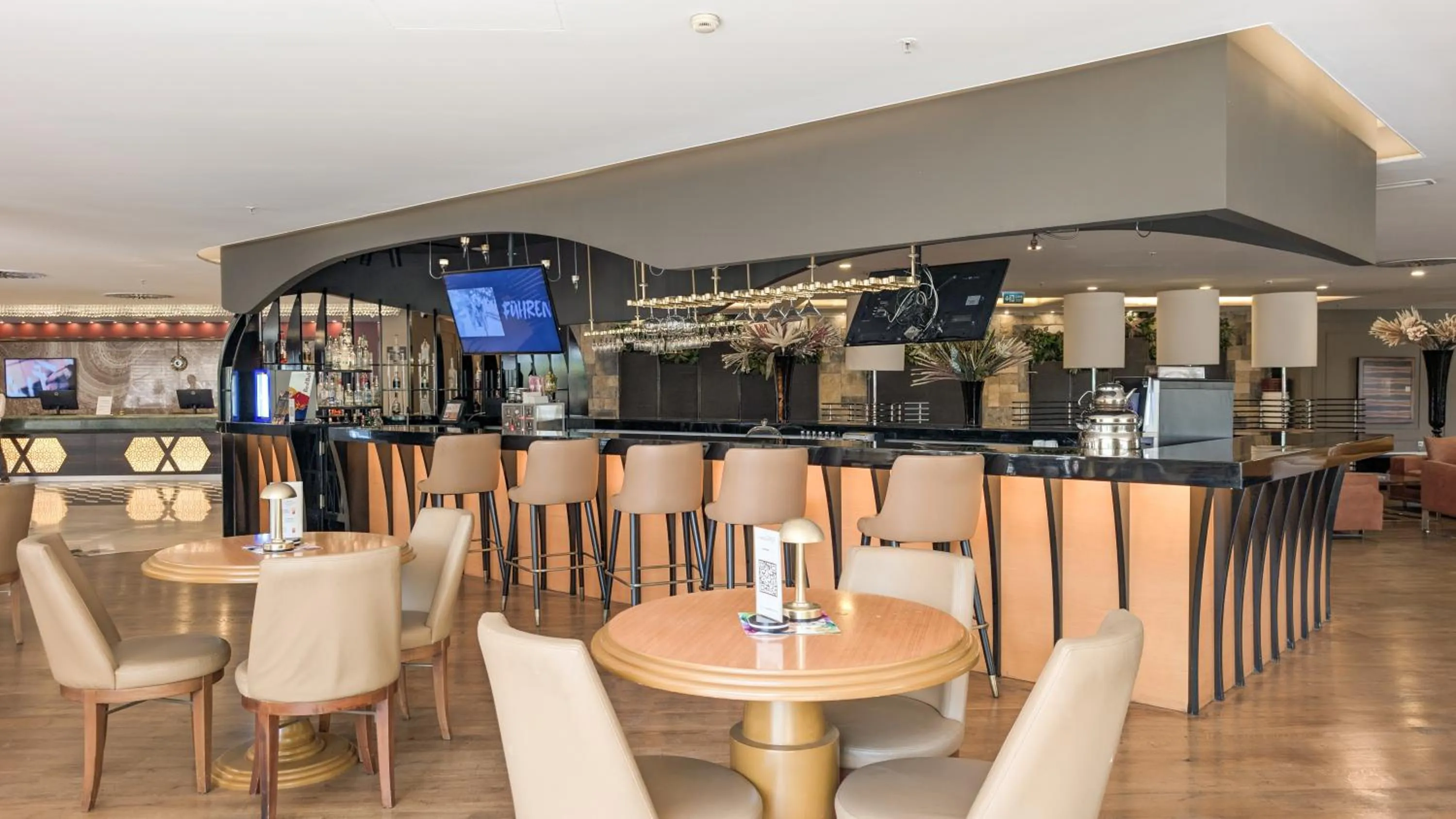 Lounge or bar in Istanbul Gonen Hotel