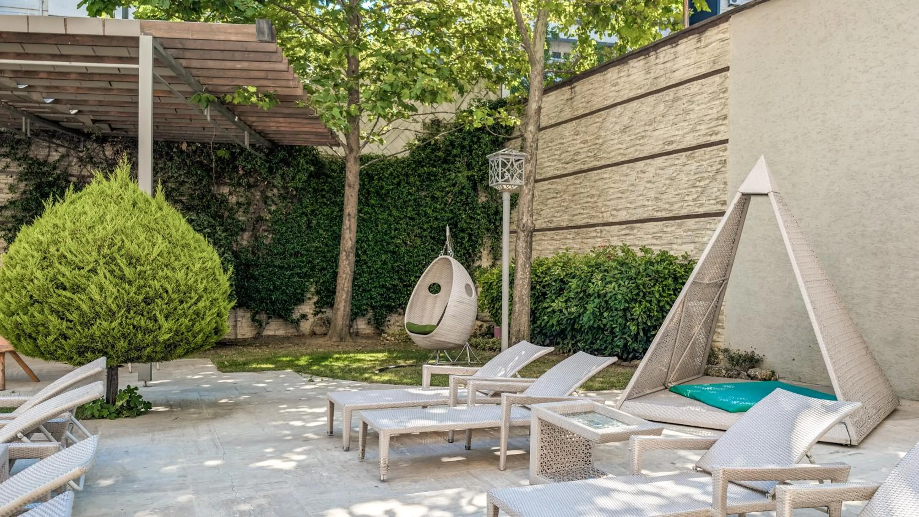 Garden in Istanbul Gonen Hotel