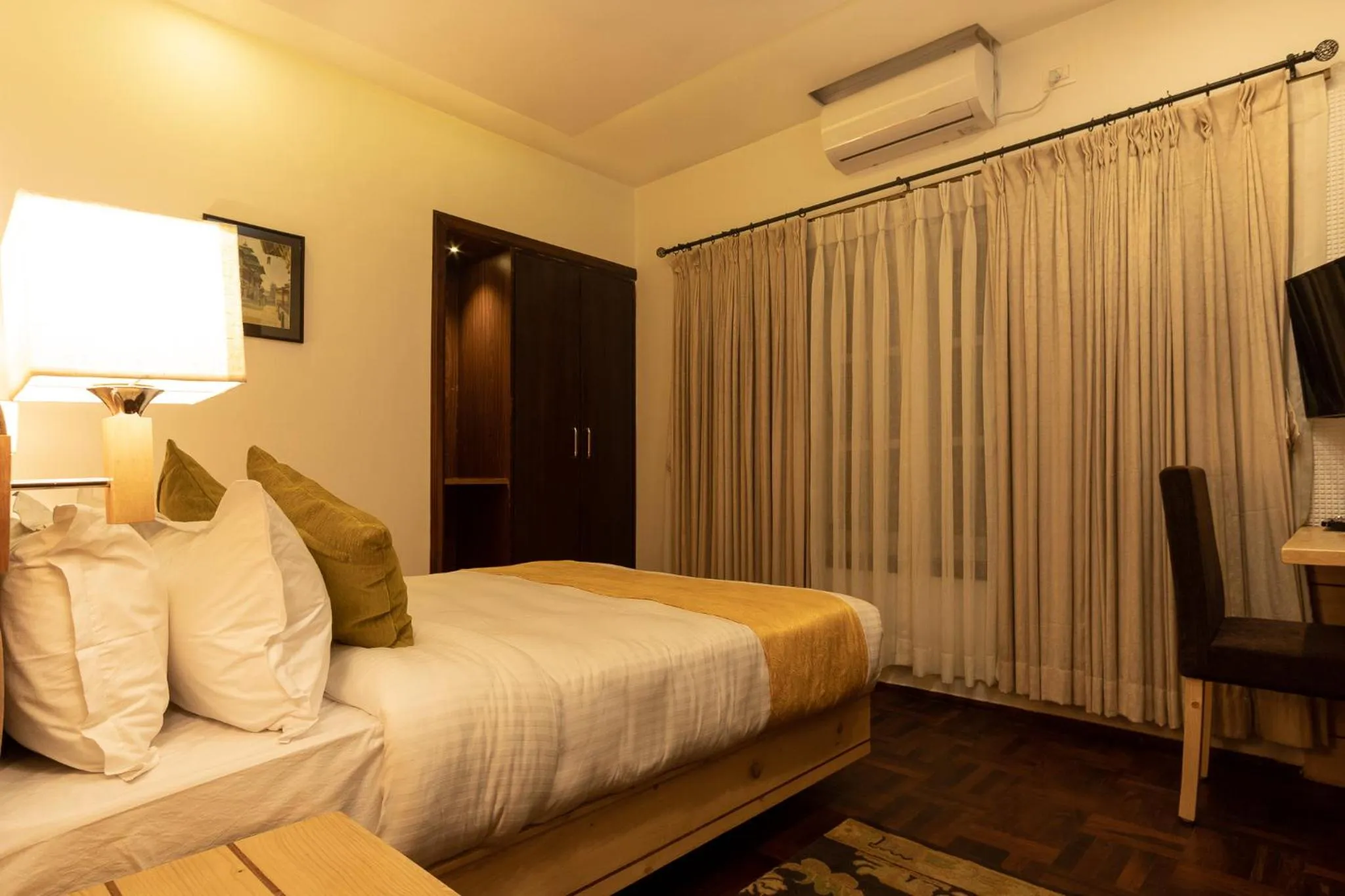 Bedroom, Bed in Fresco Retreat