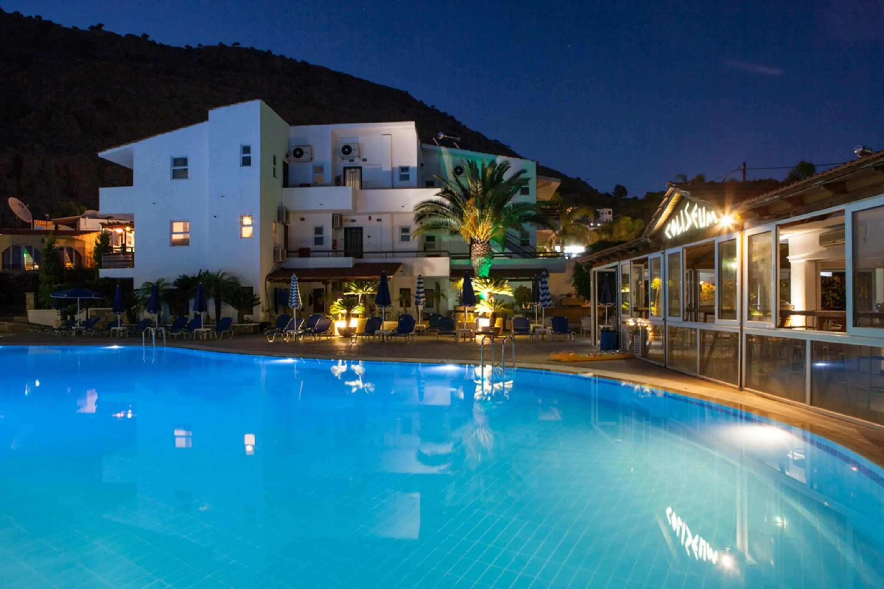 Property building in Coliseum Studios & Apartments