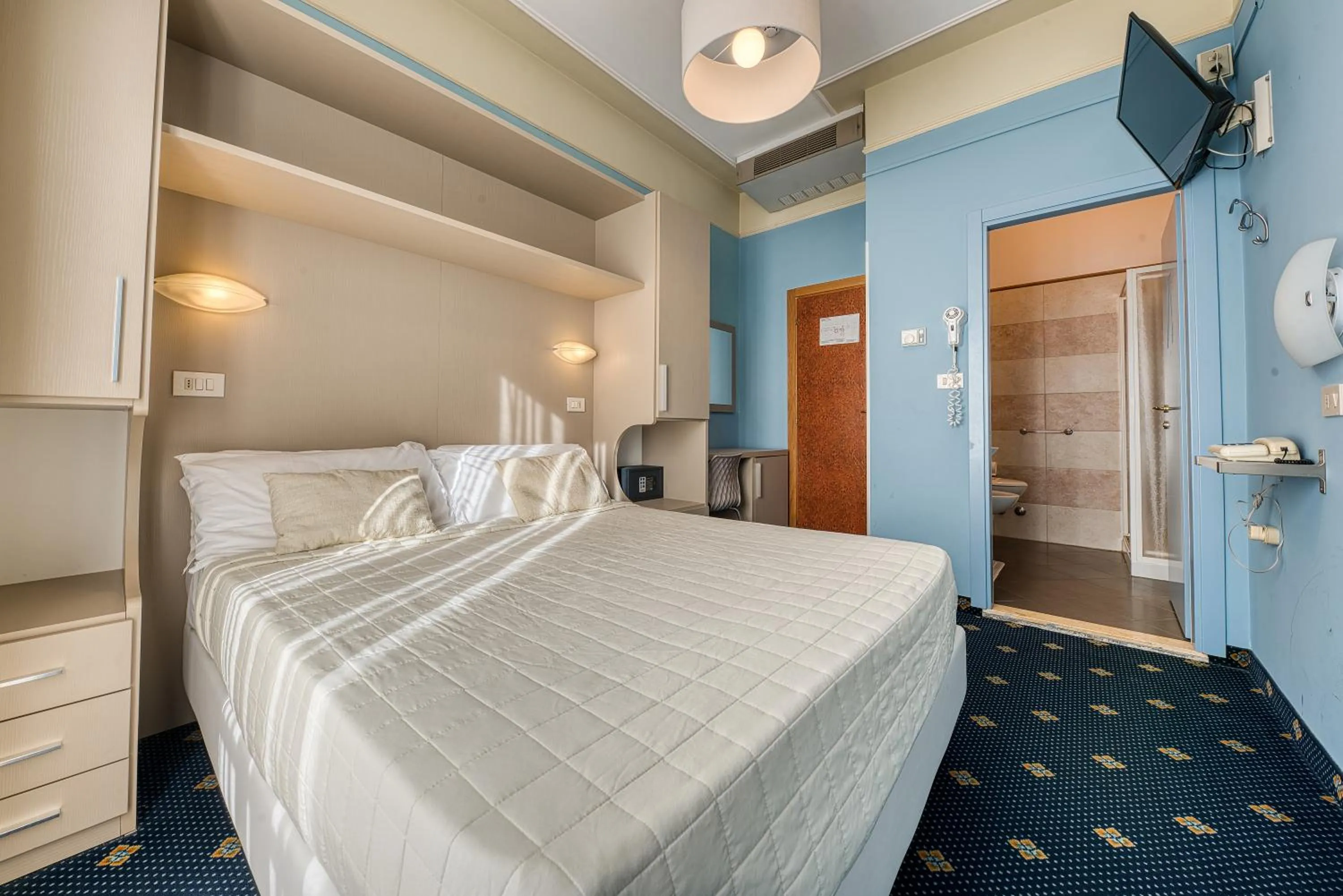 Bedroom, Bed in Hotel Augustus