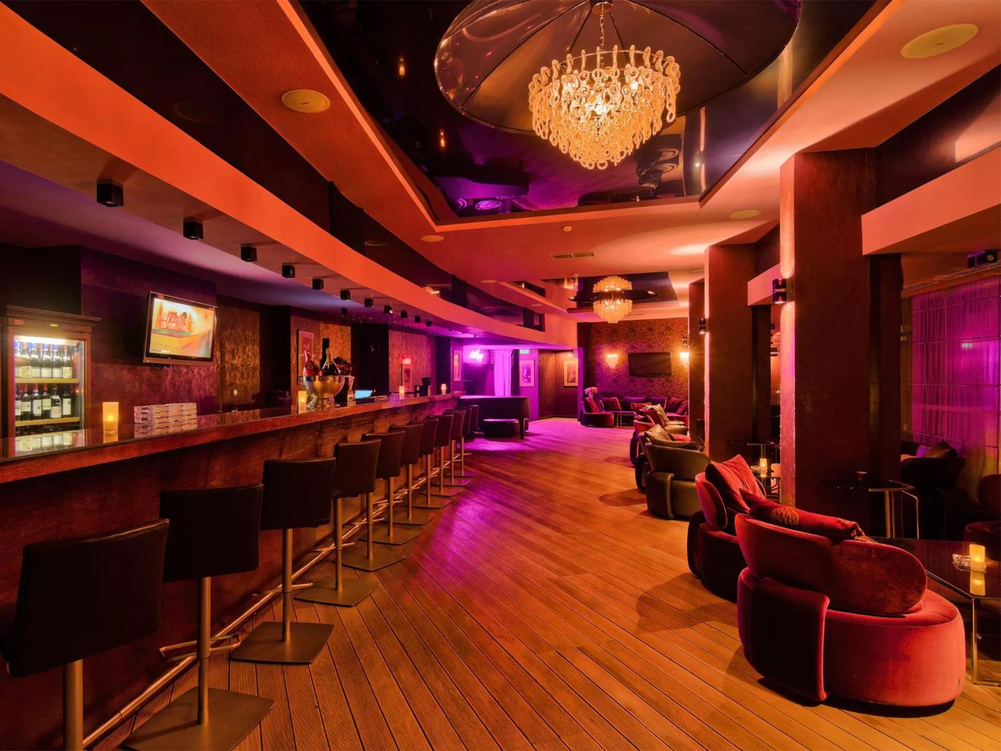 Nightclub / DJ in Vega Hotel