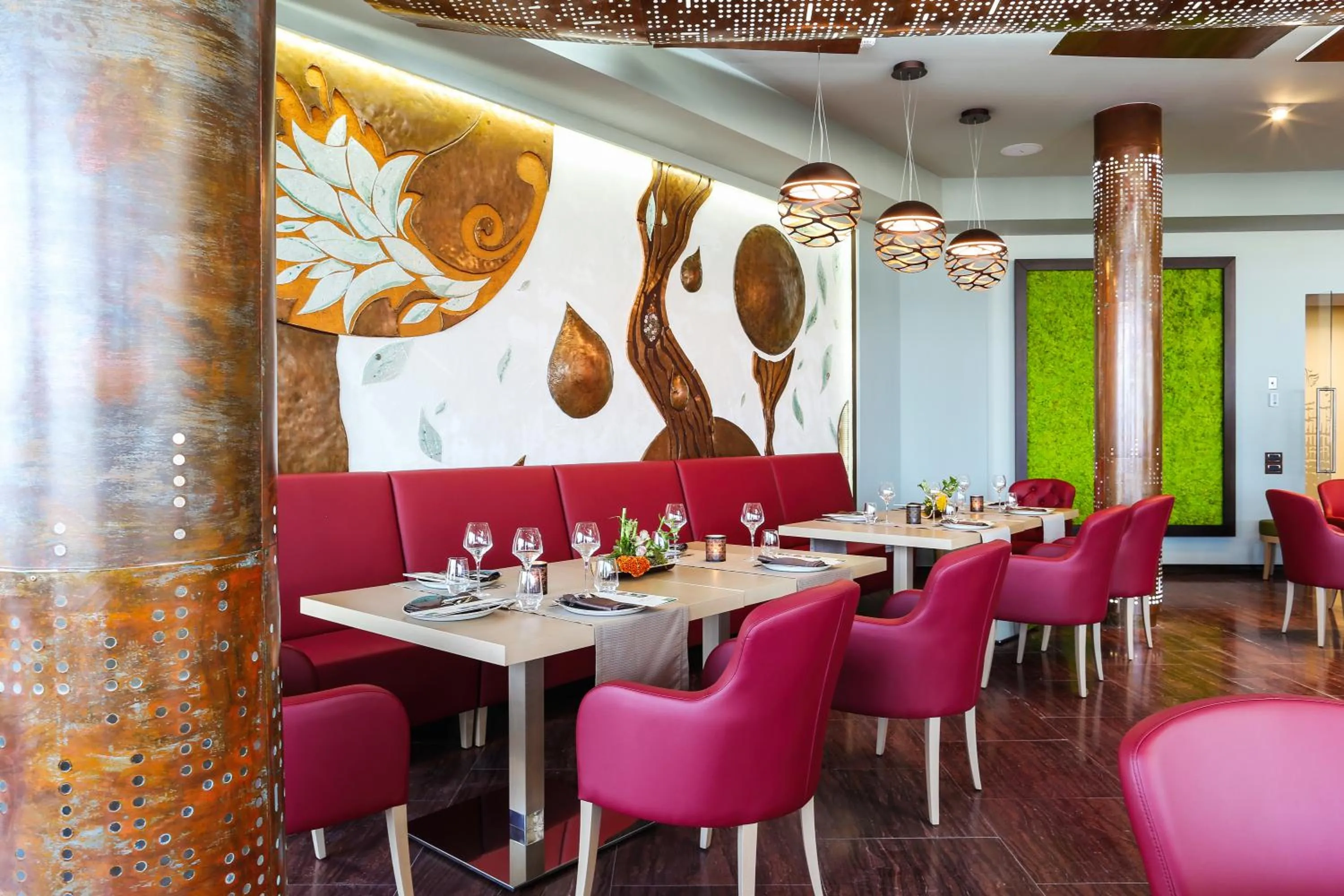 Restaurant/places to eat in Vega Hotel