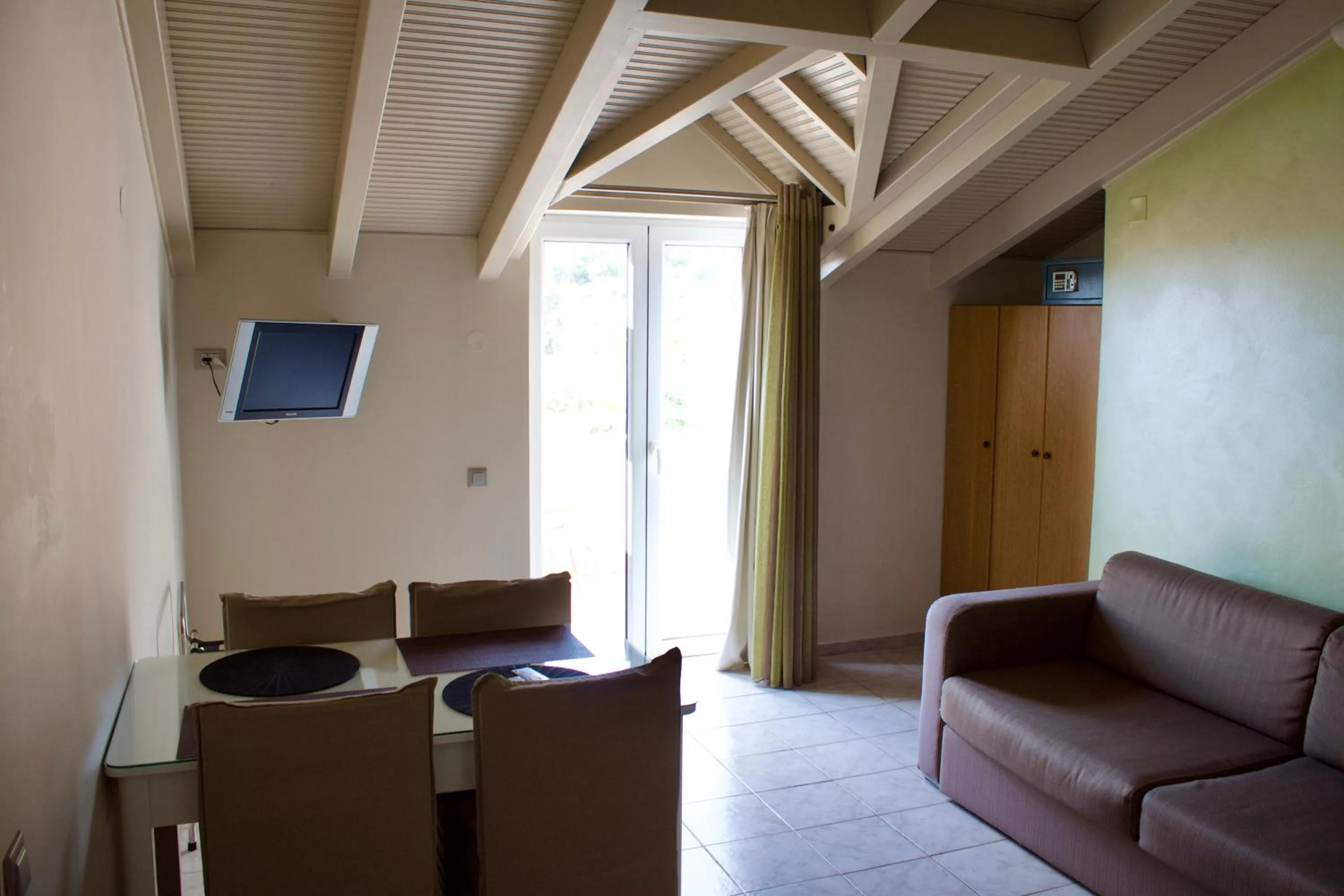 TV and multimedia in Notos Luxury Studios