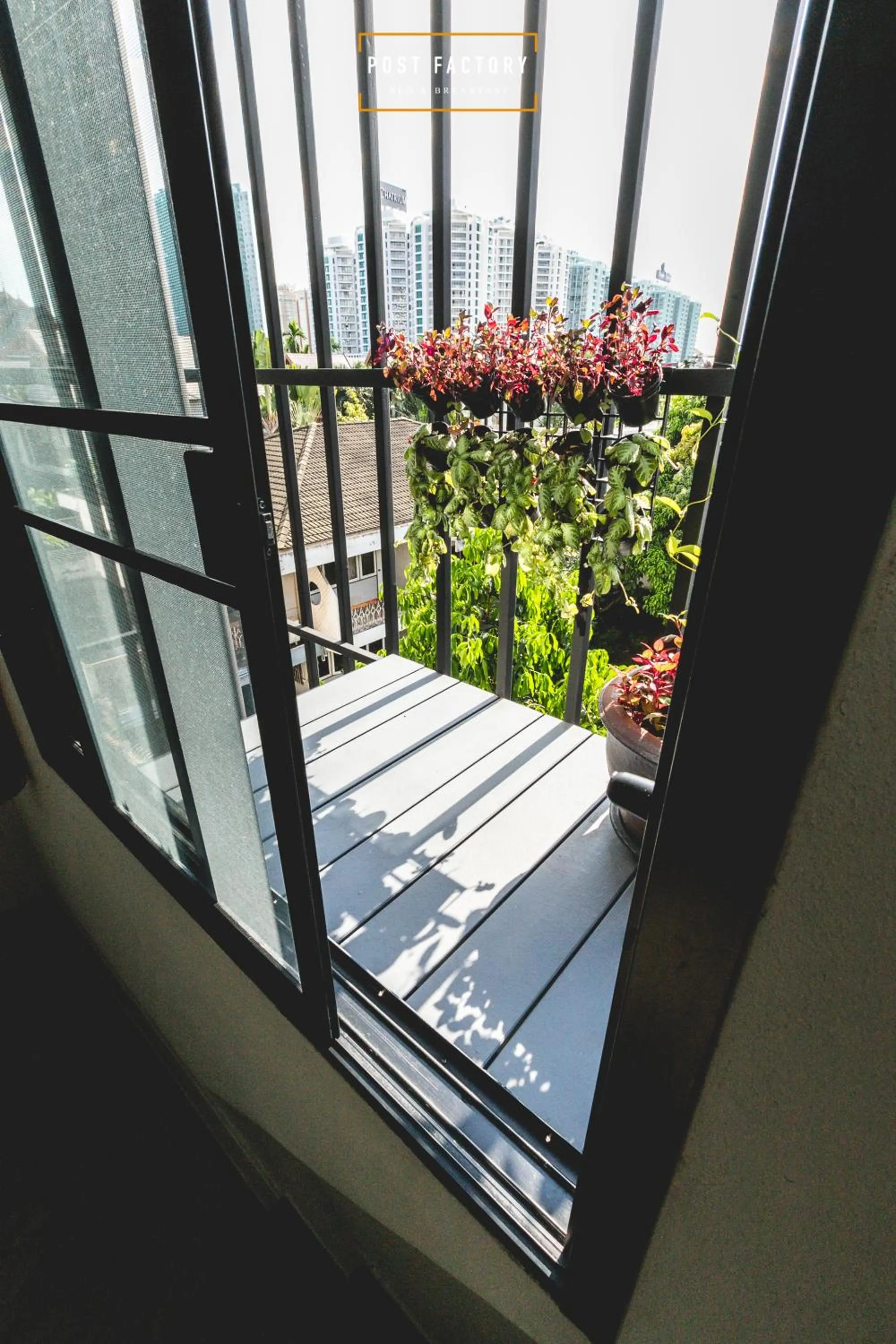 Garden in Post Factory Bed & Breakfast