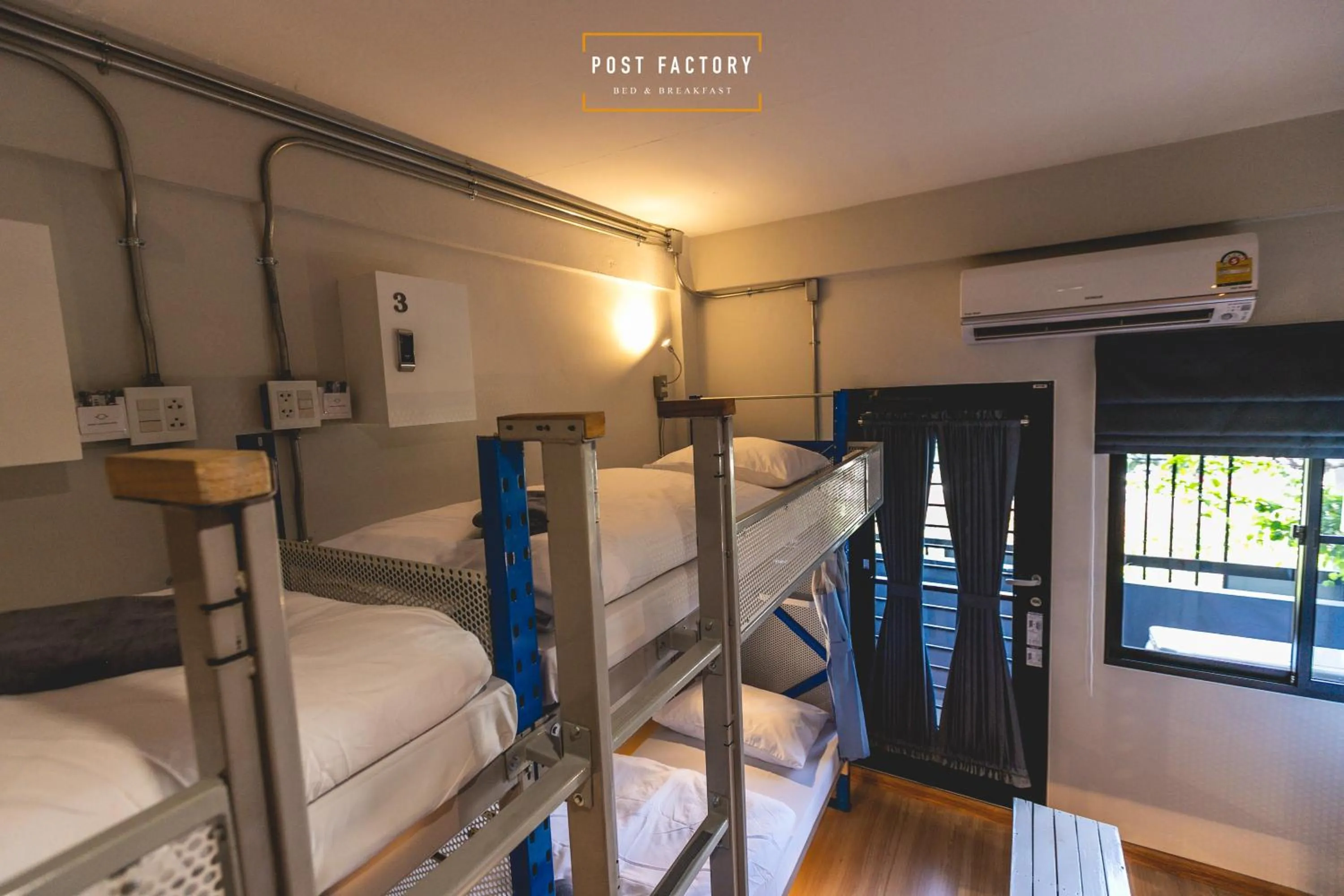 bunk bed in Post Factory Bed & Breakfast
