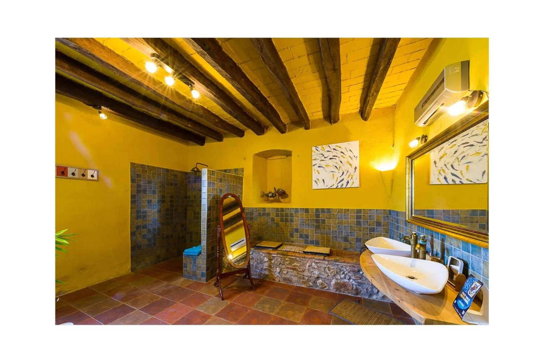 Bathroom in Mas Del Llop Blanc - Dog friendly Hostal Rural - B&B