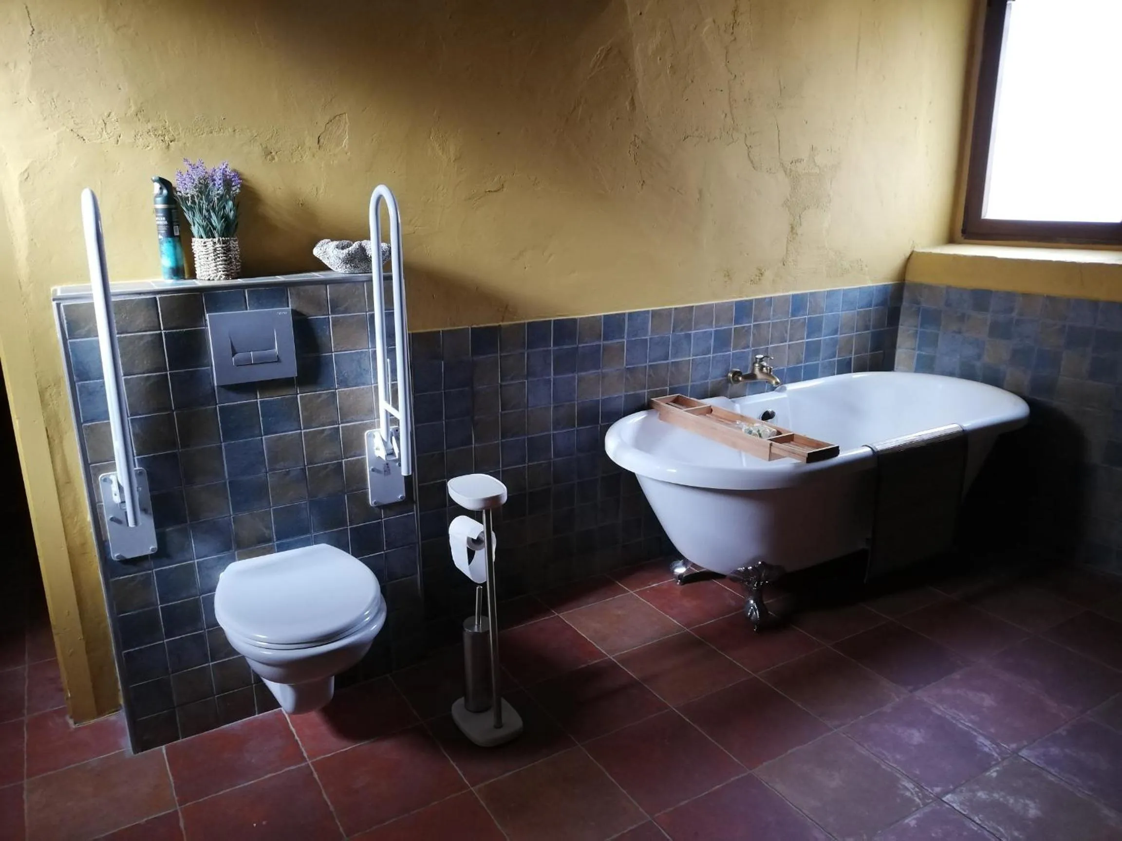 Facility for disabled guests in Mas Del Llop Blanc - Dog friendly Hostal Rural - B&B