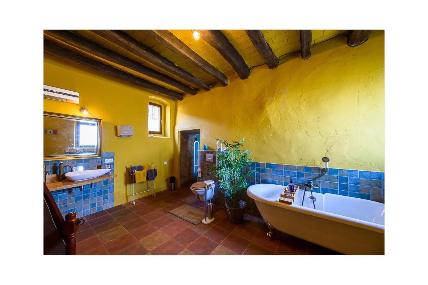 Bathroom in Mas Del Llop Blanc - Dog friendly Hostal Rural - B&B