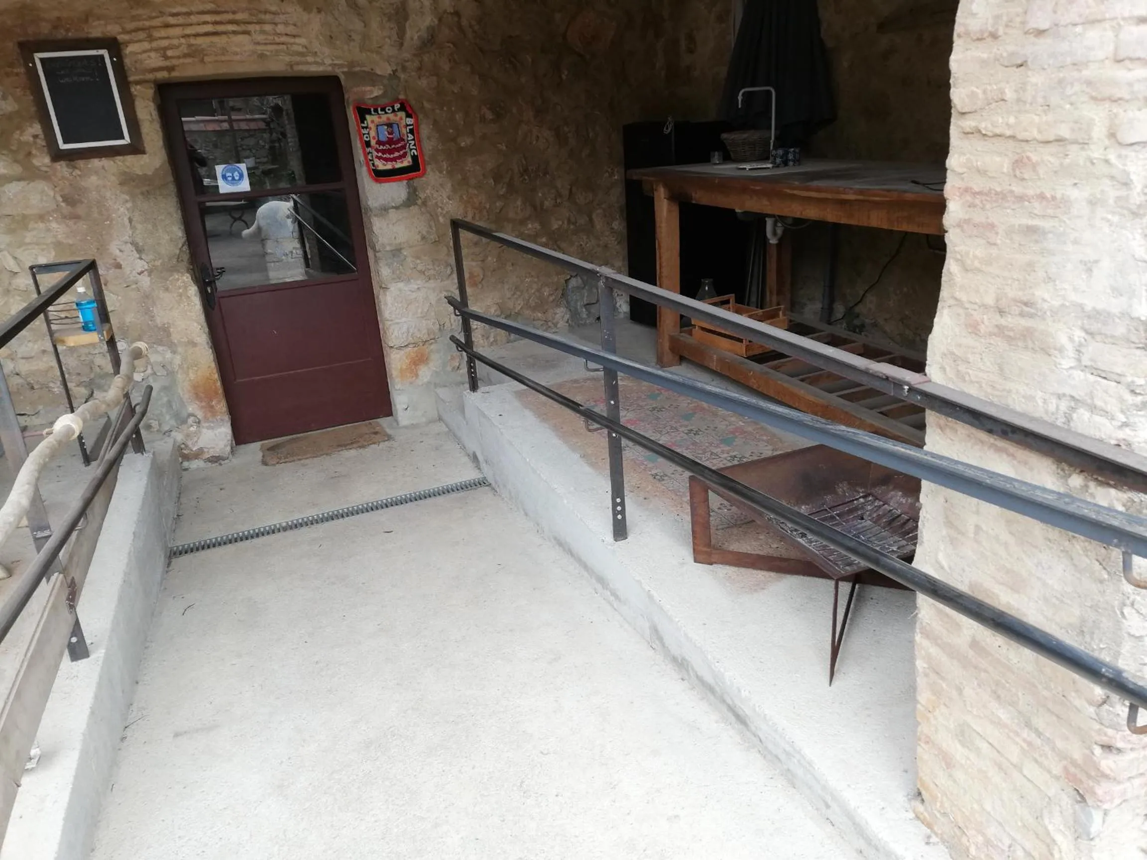 Facade/entrance in Mas Del Llop Blanc - Dog friendly Hostal Rural - B&B