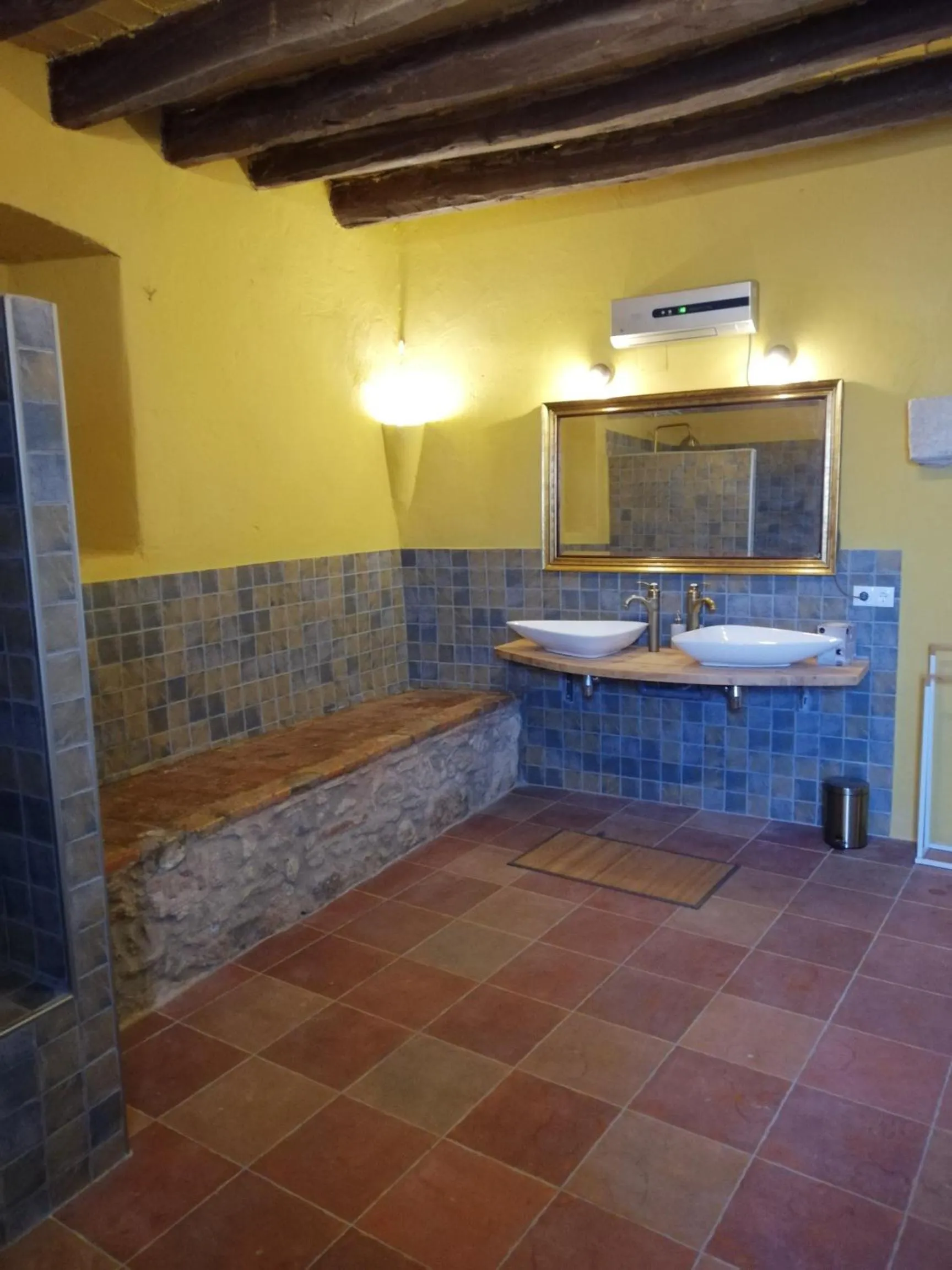 Shower in Mas Del Llop Blanc - Dog friendly Hostal Rural - B&B