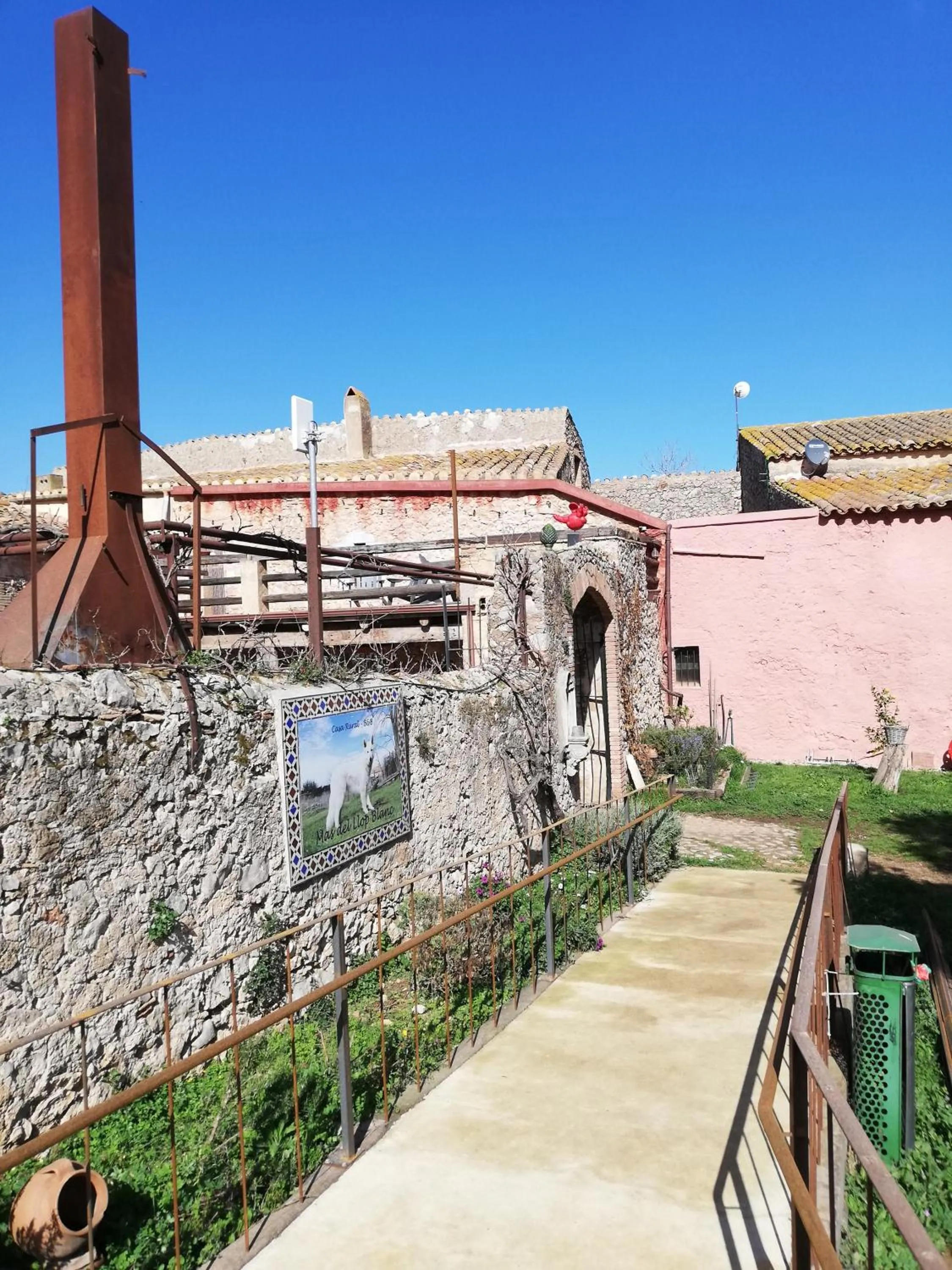 Property building in Mas Del Llop Blanc - Dog friendly Hostal Rural - B&B